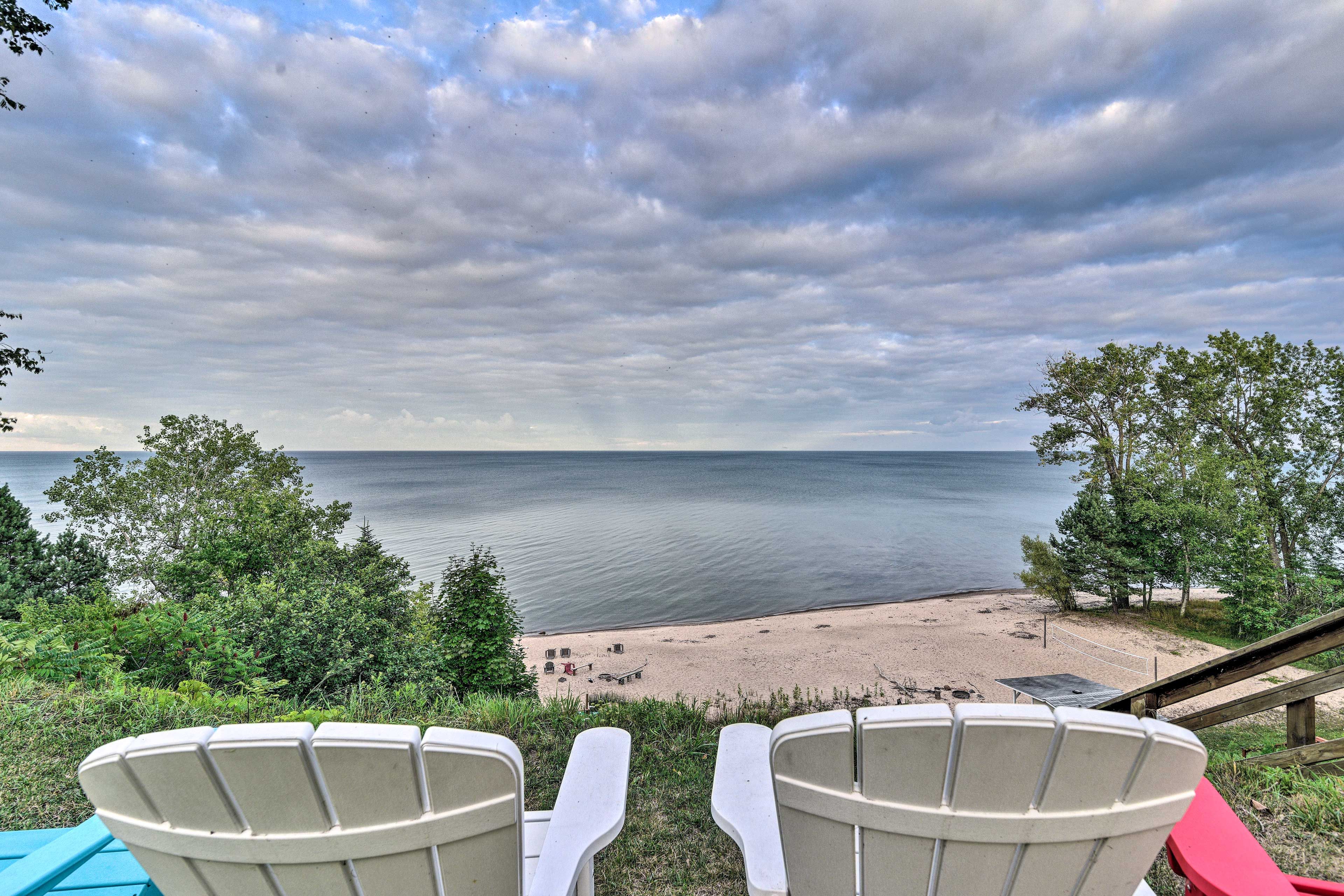 Private Yard & Beach | Beach Chairs & Towels | Kayaks w/ Life Vests | Fire Pit