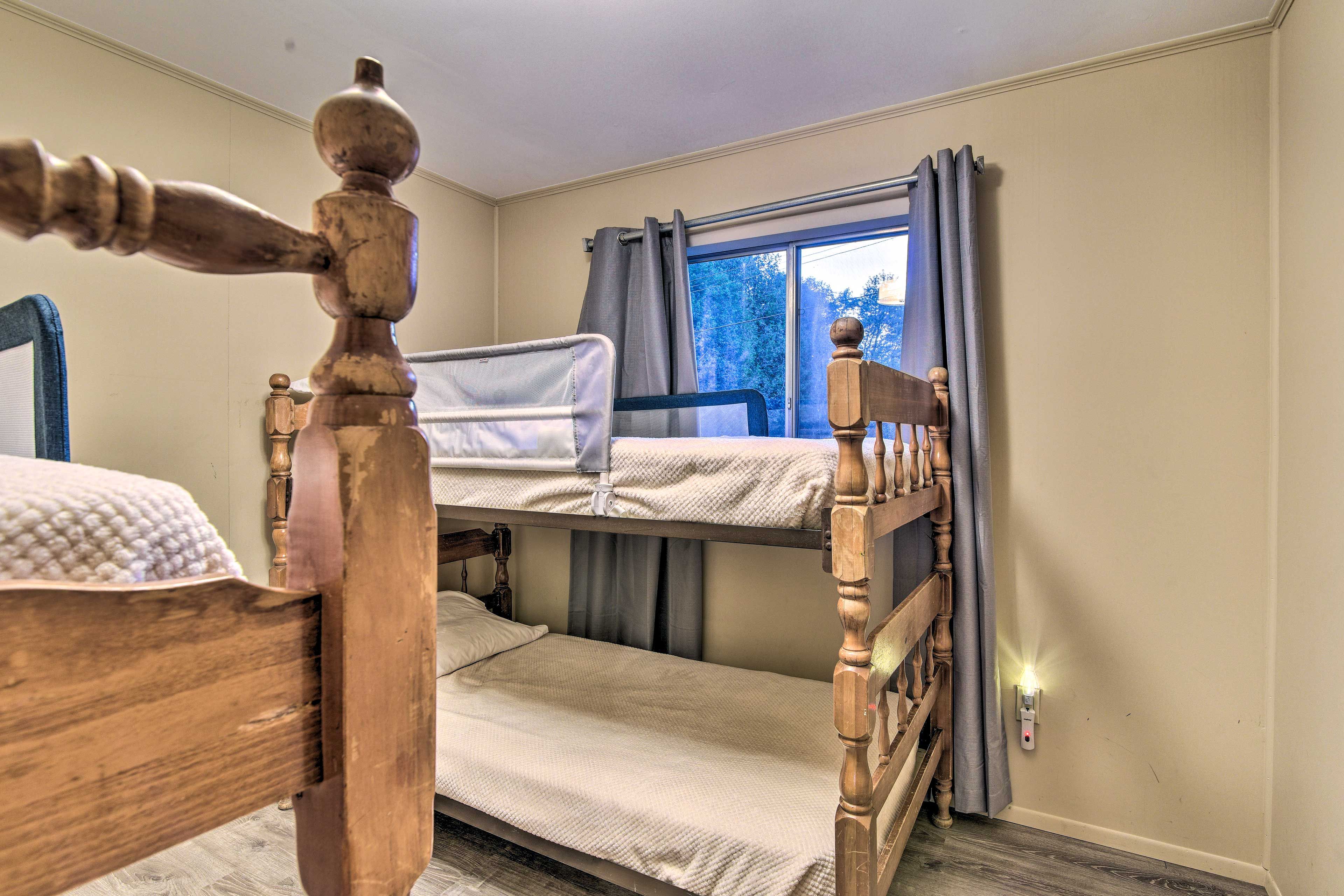 Bedroom 3 | 2 Twin Bunk Beds | Board Games