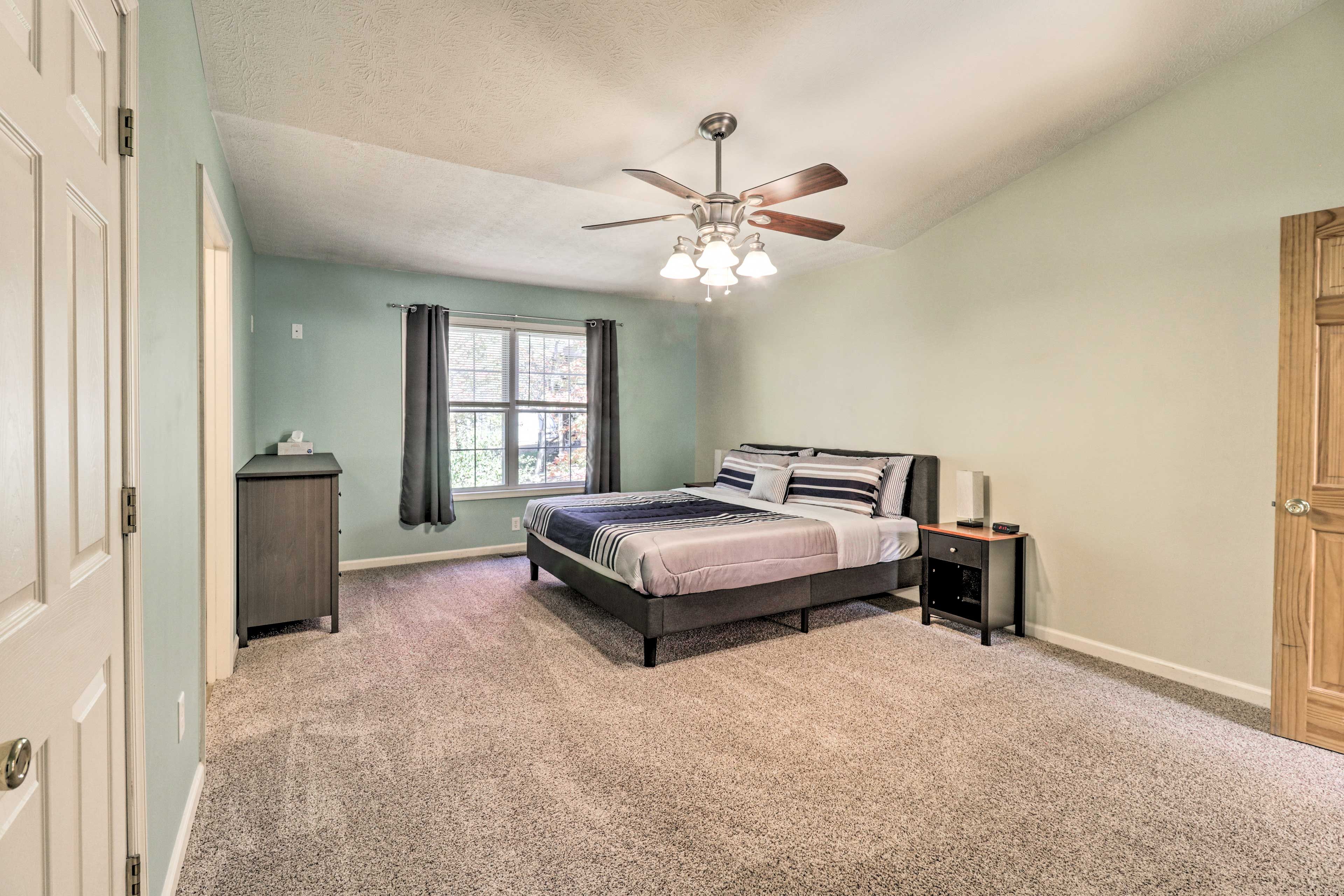 Bedroom 1 | Main Level | King Bed | Linens Provided