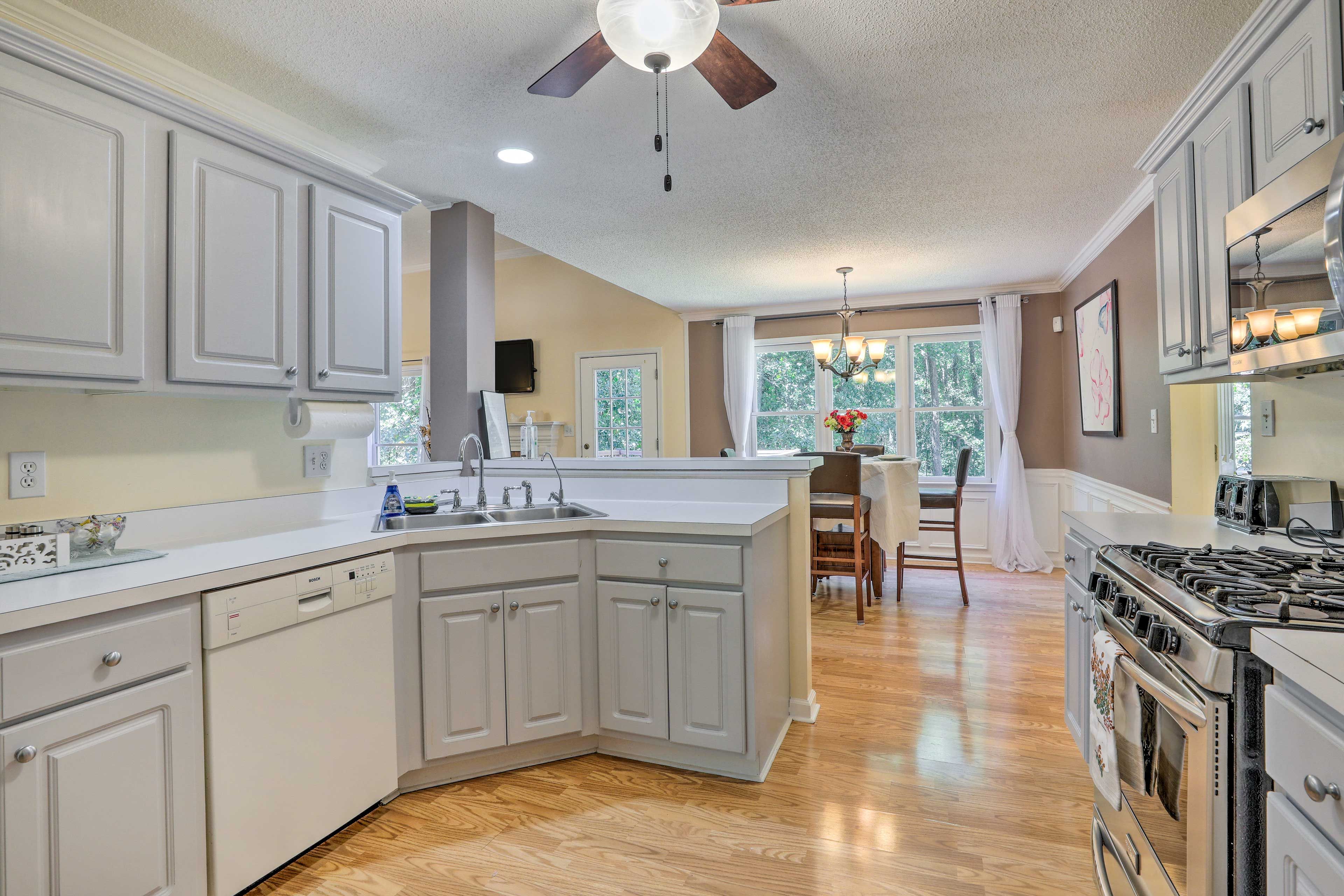 Kitchen | Cooking Basics Provided | Blender | Coffee Maker