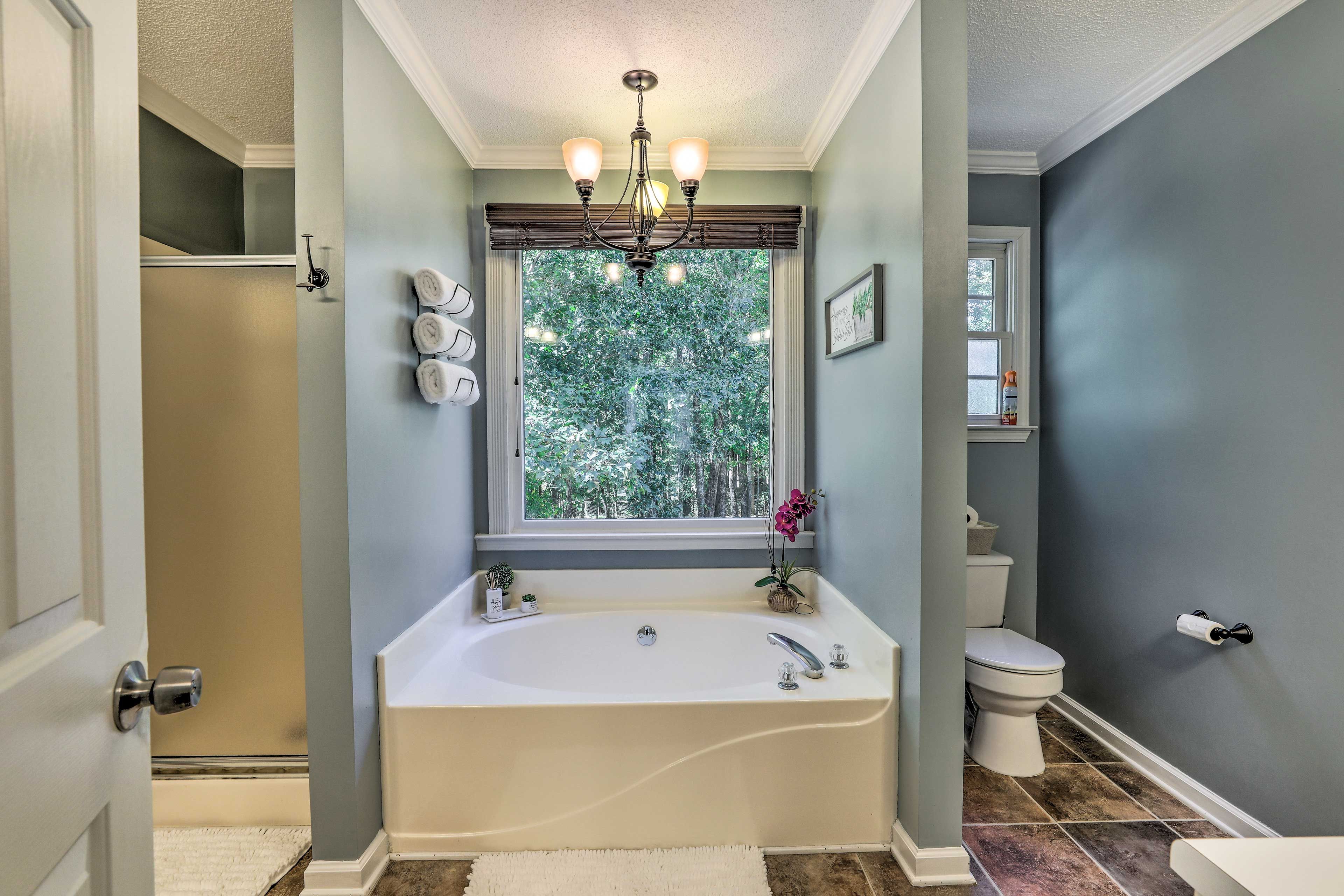 En-Suite Bathroom | Towels Provided