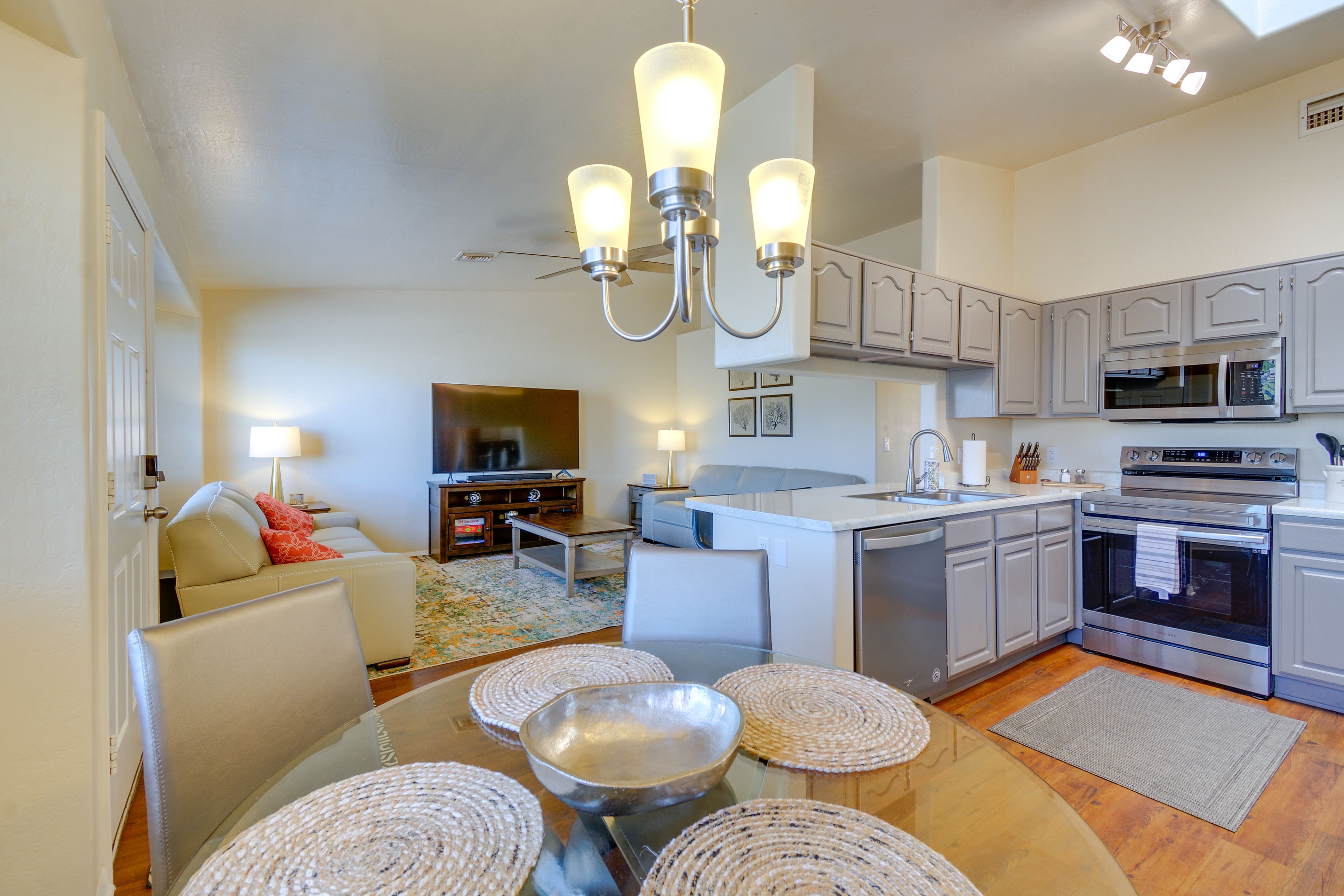 Dining Area | Dishware & Flatware Provided