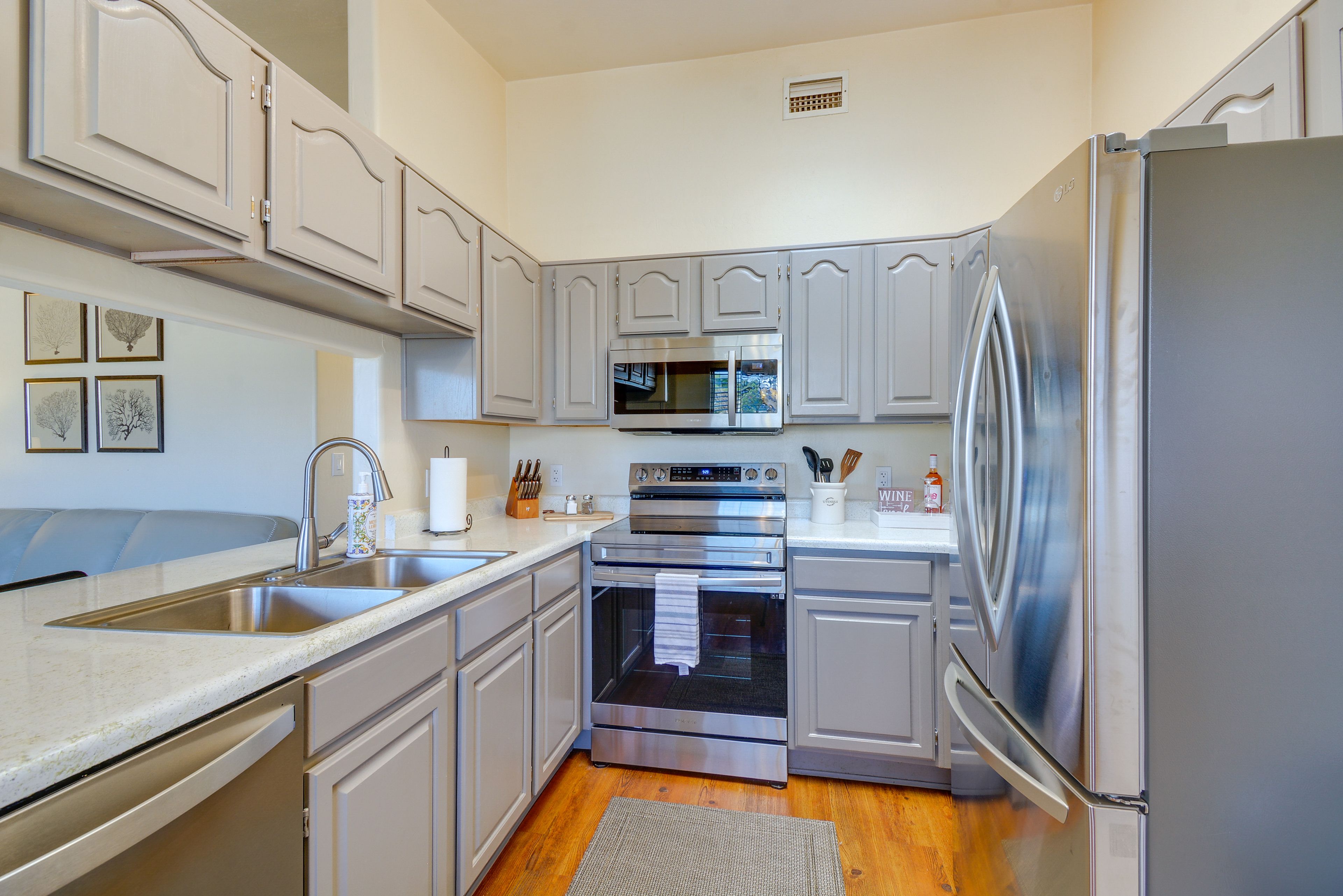Kitchen | Equipped w/ Cooking Basics