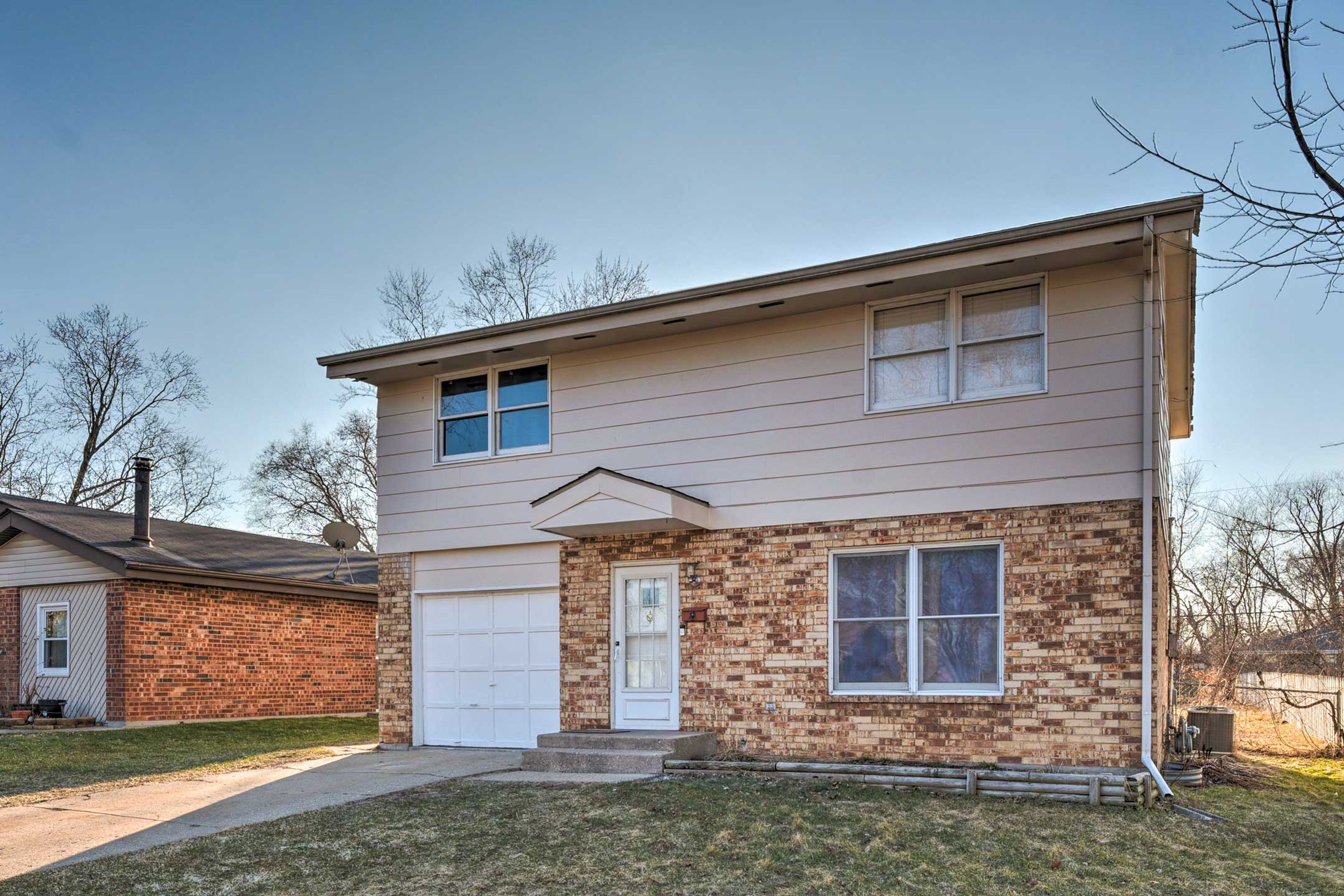 Rockford Vacation Rental | 4BR | 1.5BA | 1,296 Sq Ft | 2 Steps Required