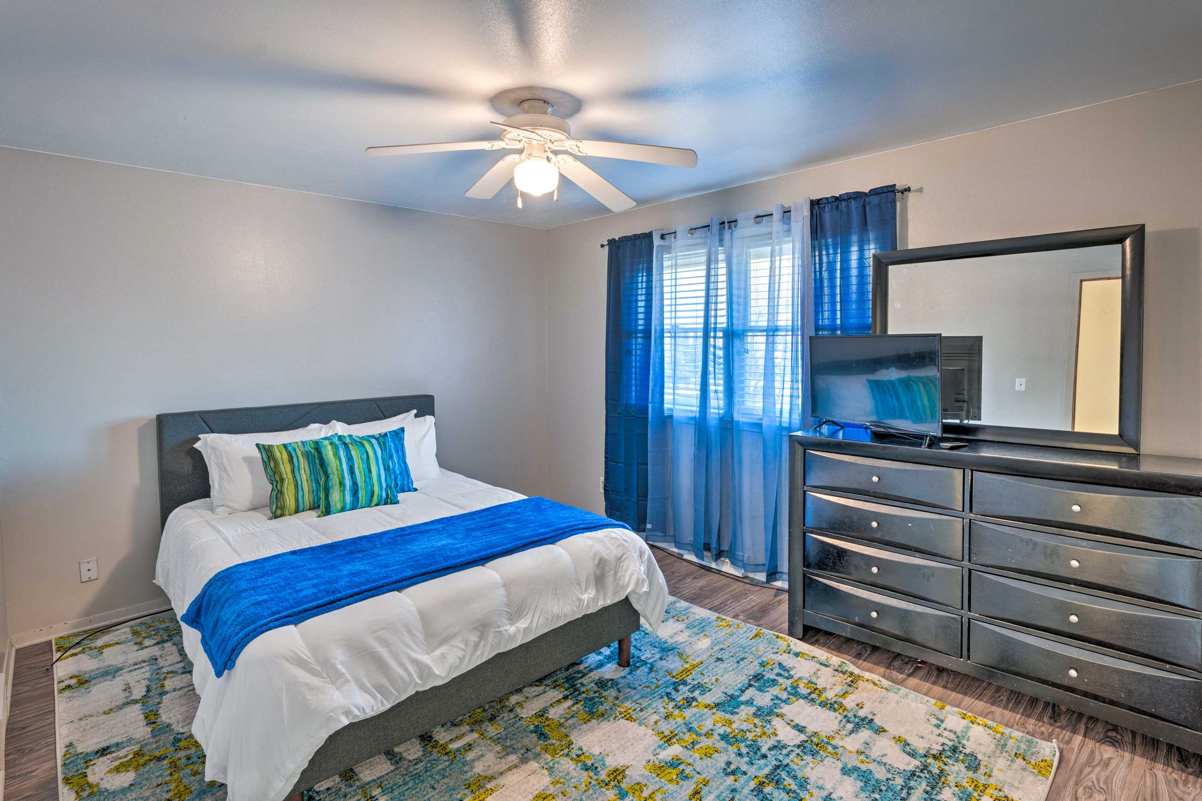 Bedroom 3 | 2nd Floor | Queen Bed