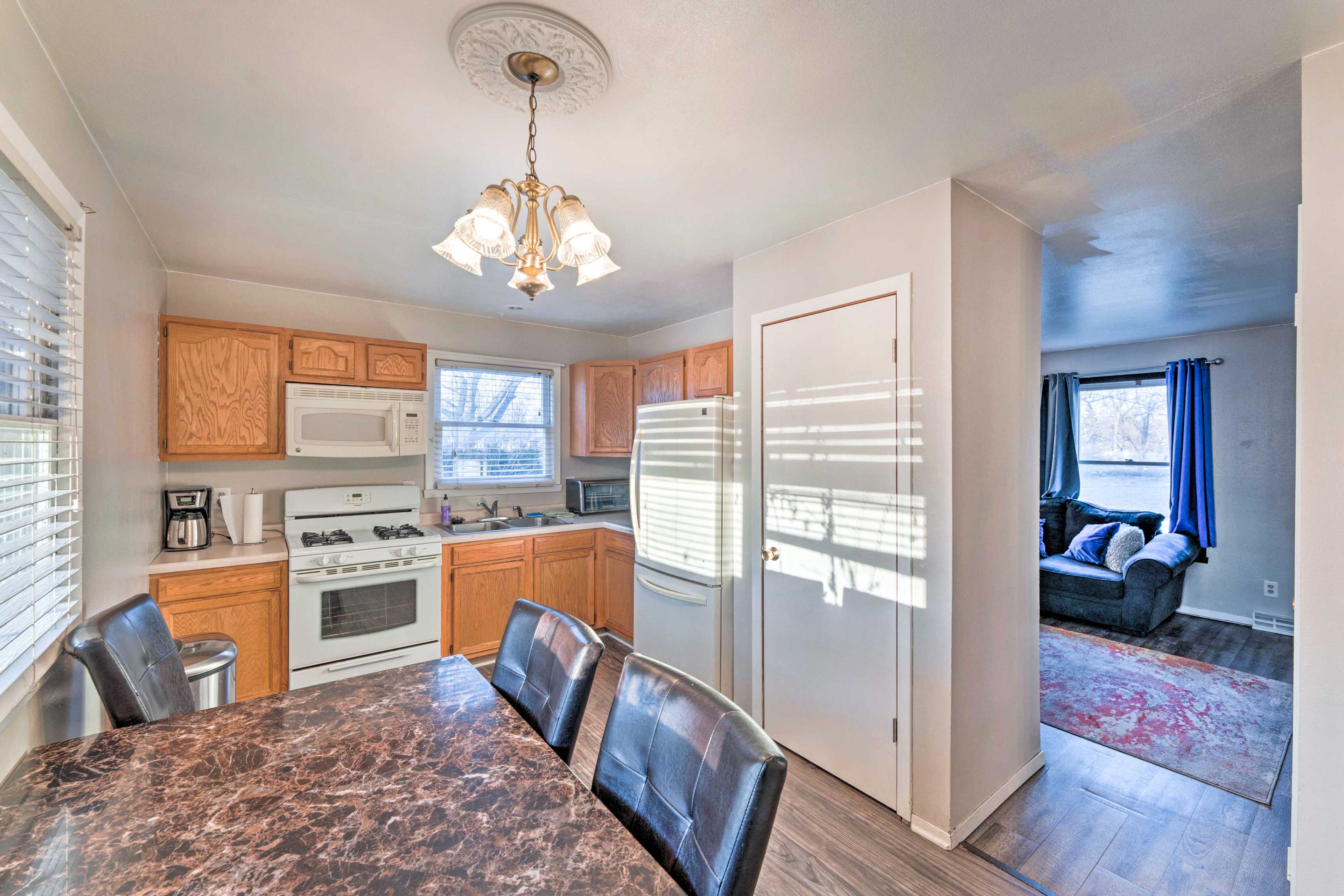 Kitchen & Dining Area