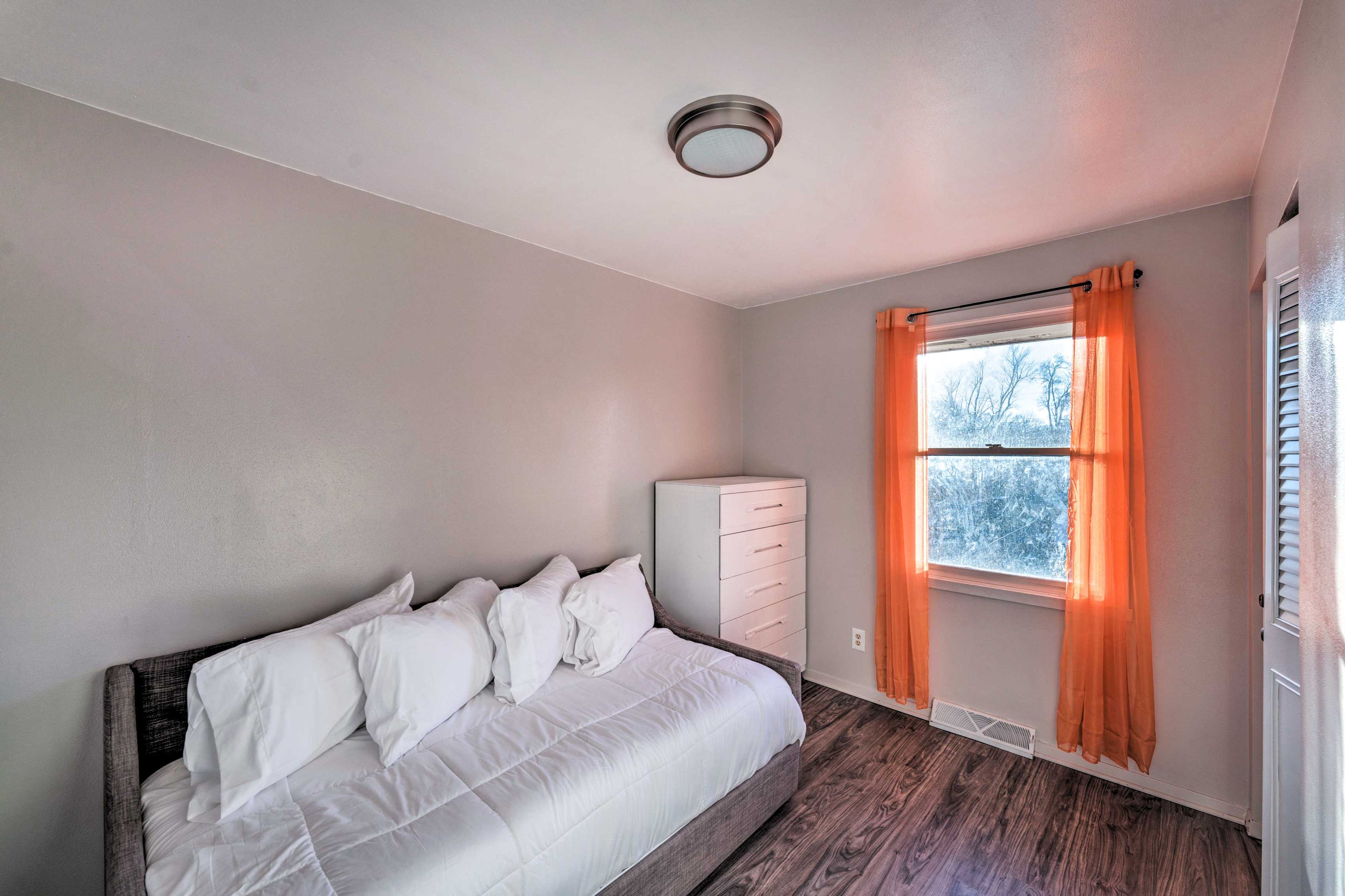 Bedroom 4 | 2nd Floor | Twin Daybed w/ Twin Trundle