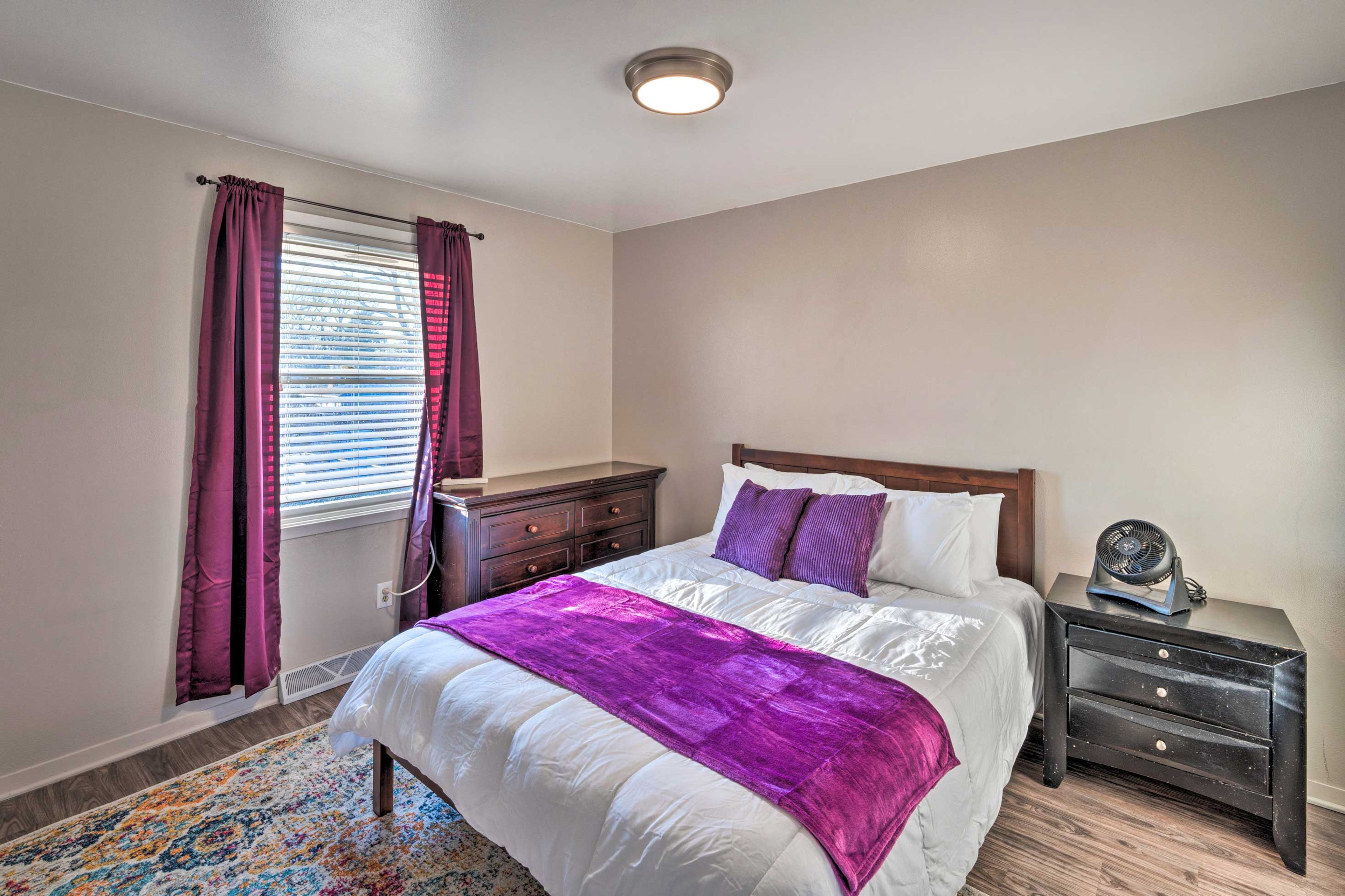 Bedroom 1 | 2nd Floor | Queen Bed