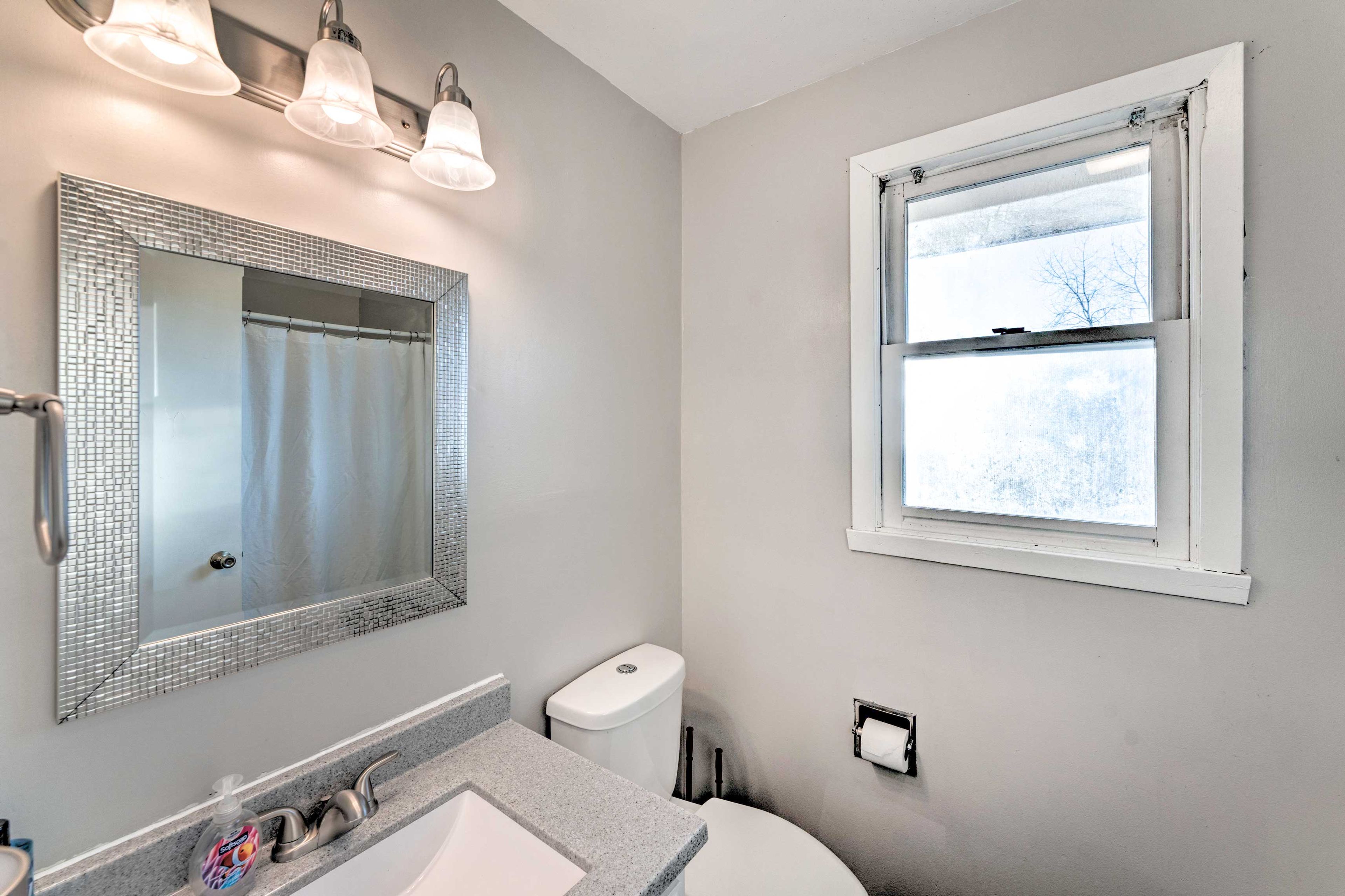 Full Bathroom | 1st Floor