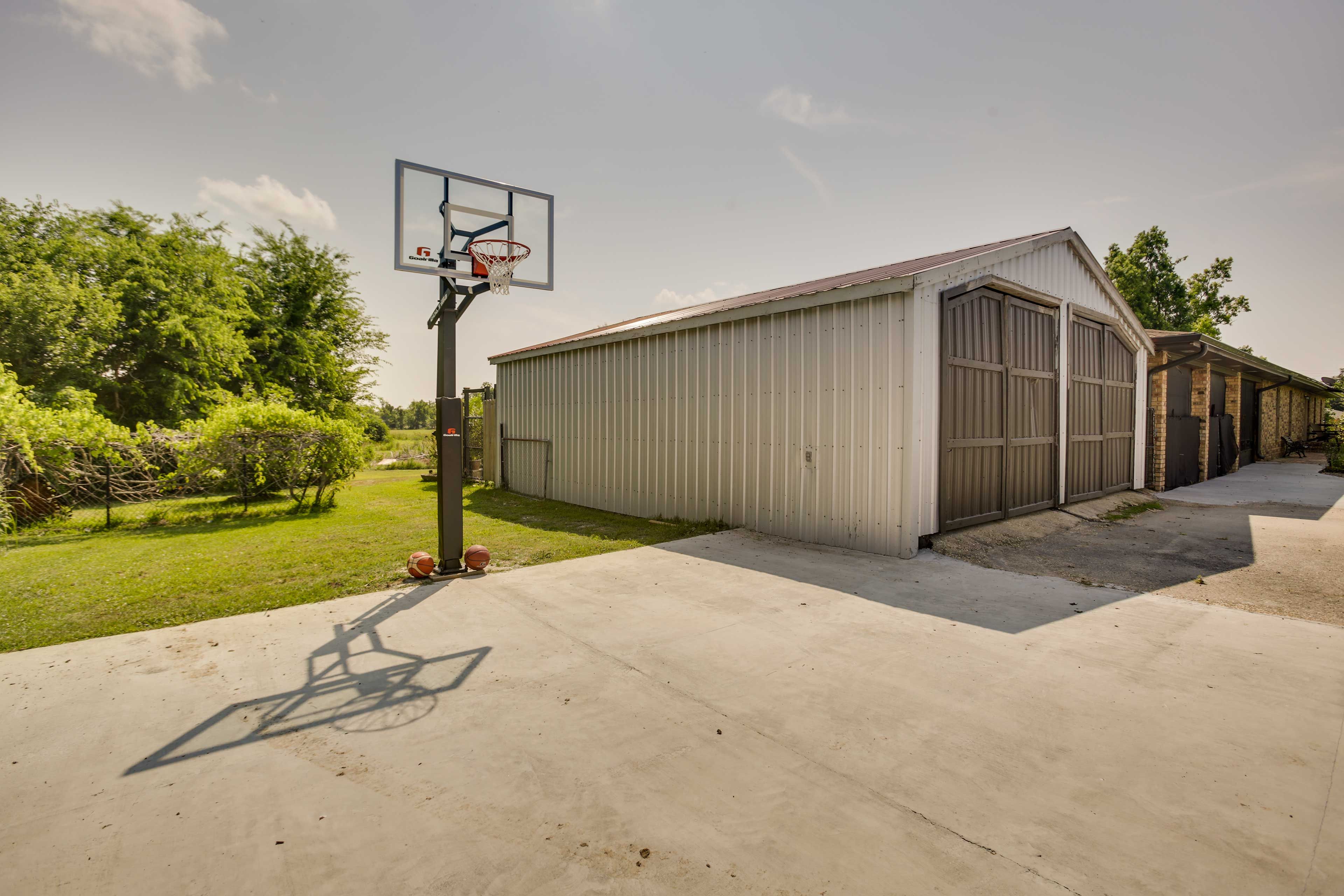 Basketball Hoop | Parking | Driveway (8 Vehicles) | Additional Parking Available