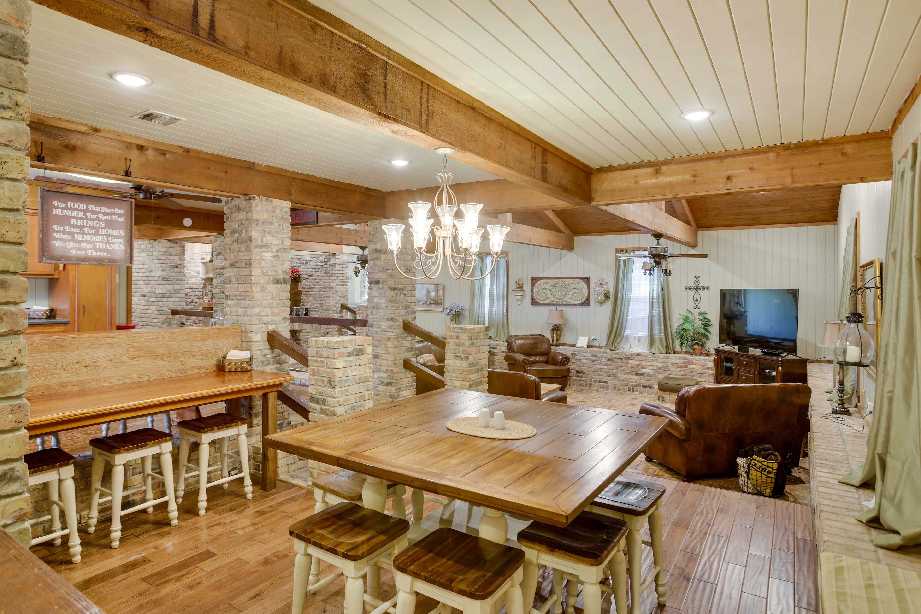 Dining Table | Dishware & Flatware Provided