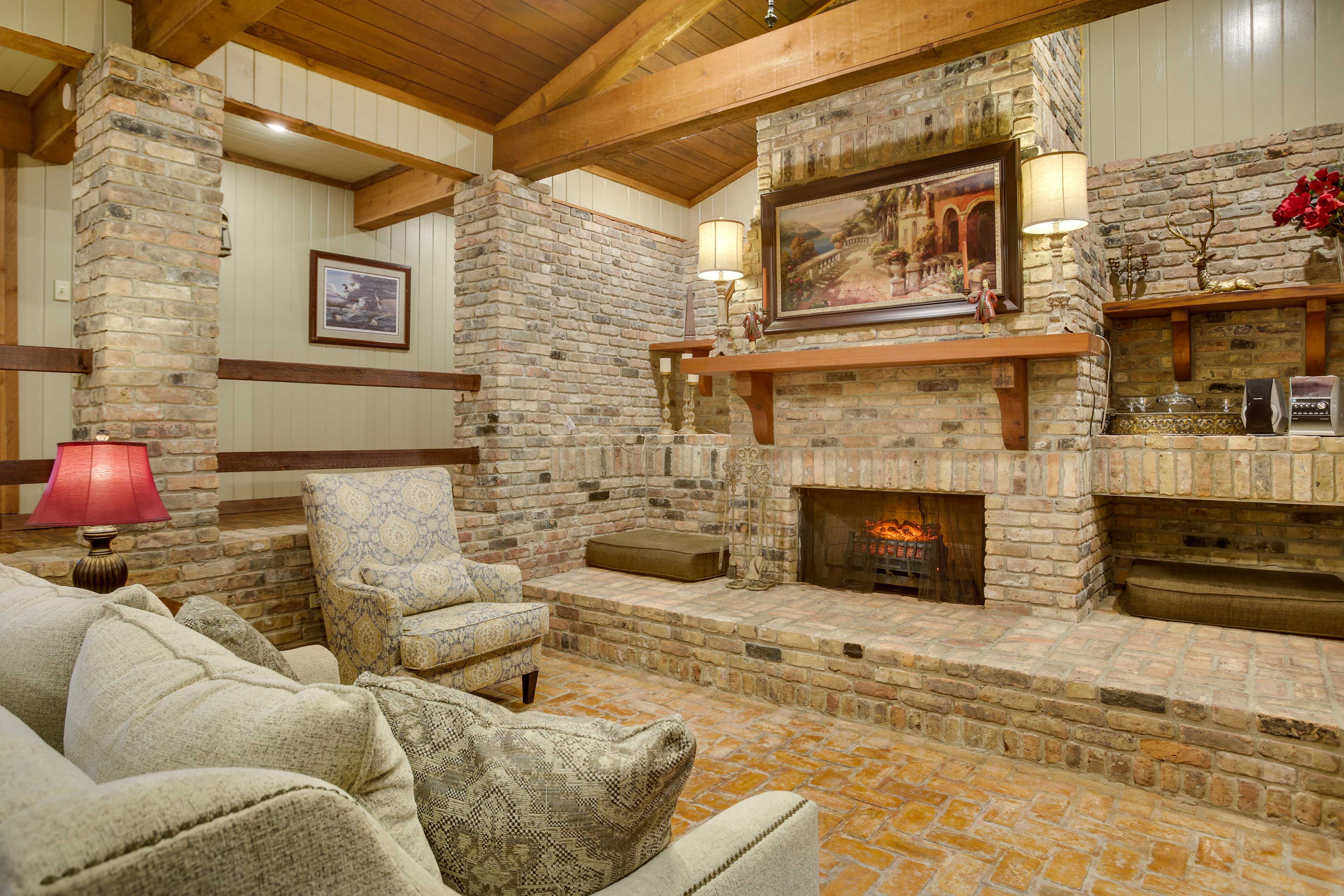 Living Room | Fireplace