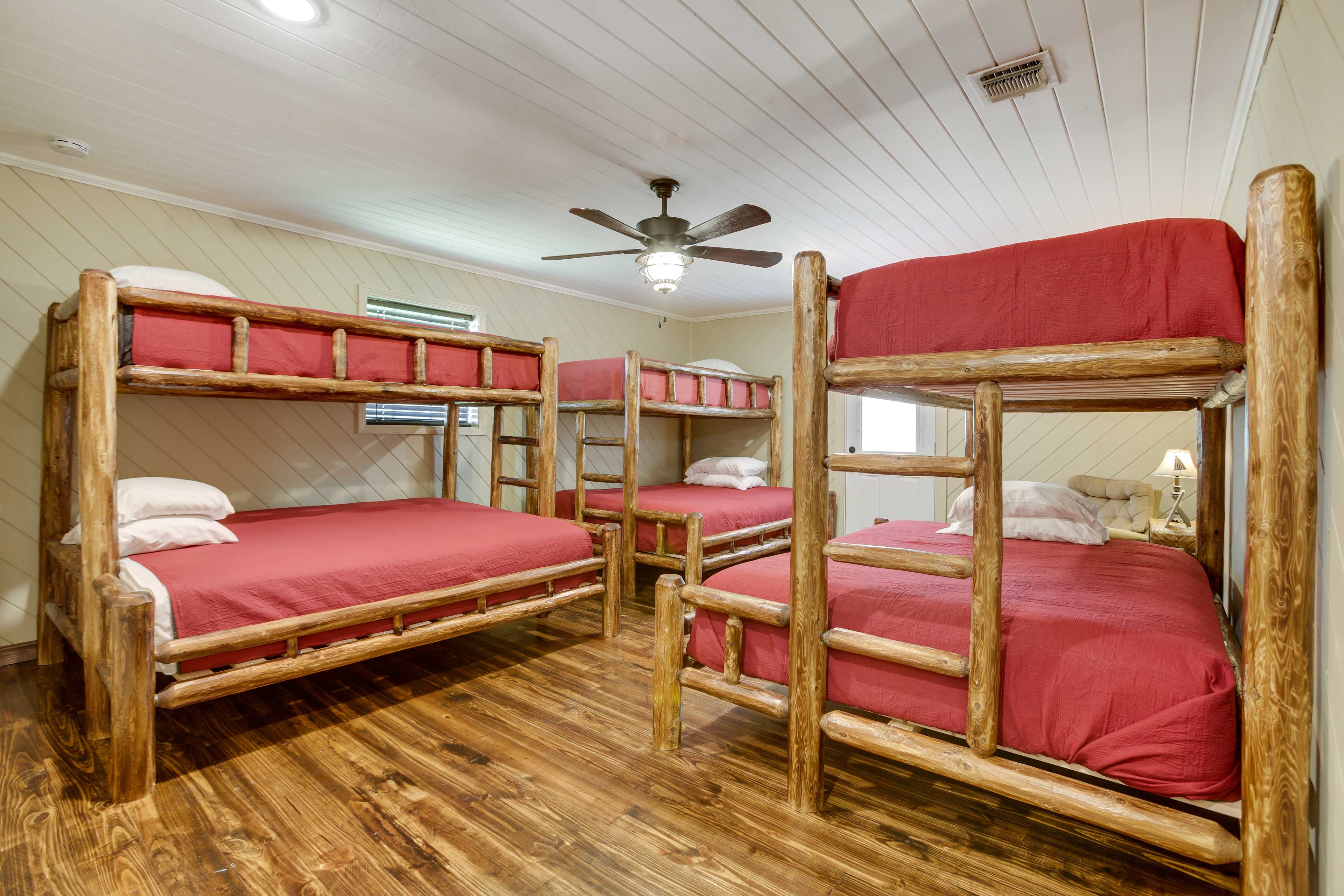 Bedroom 3 | 3 Twin XL/Queen Bunk Beds