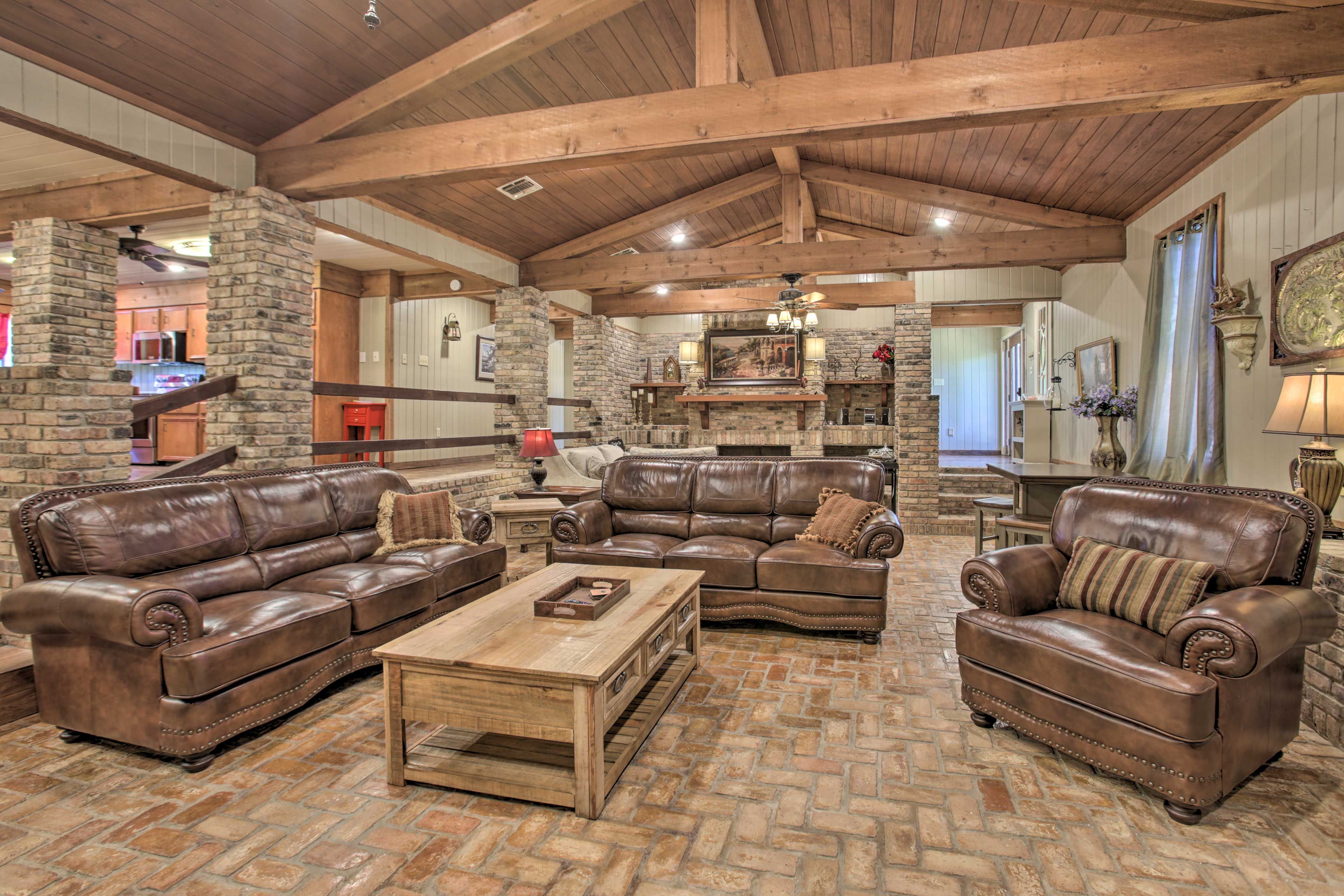 Theriot Vacation Rental | 3BR | 3BA | 4,700 Sq Ft