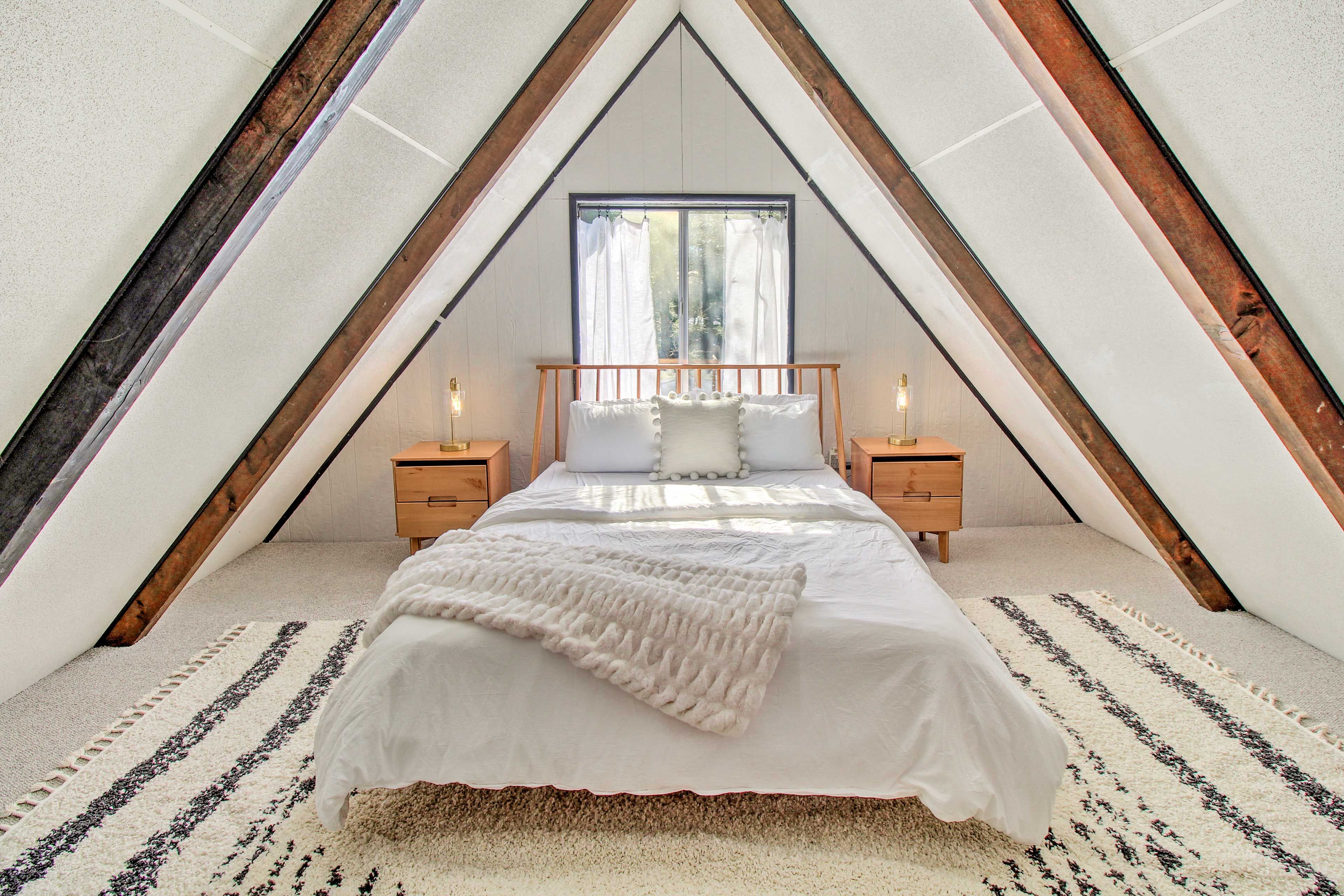 Loft | Queen Bed