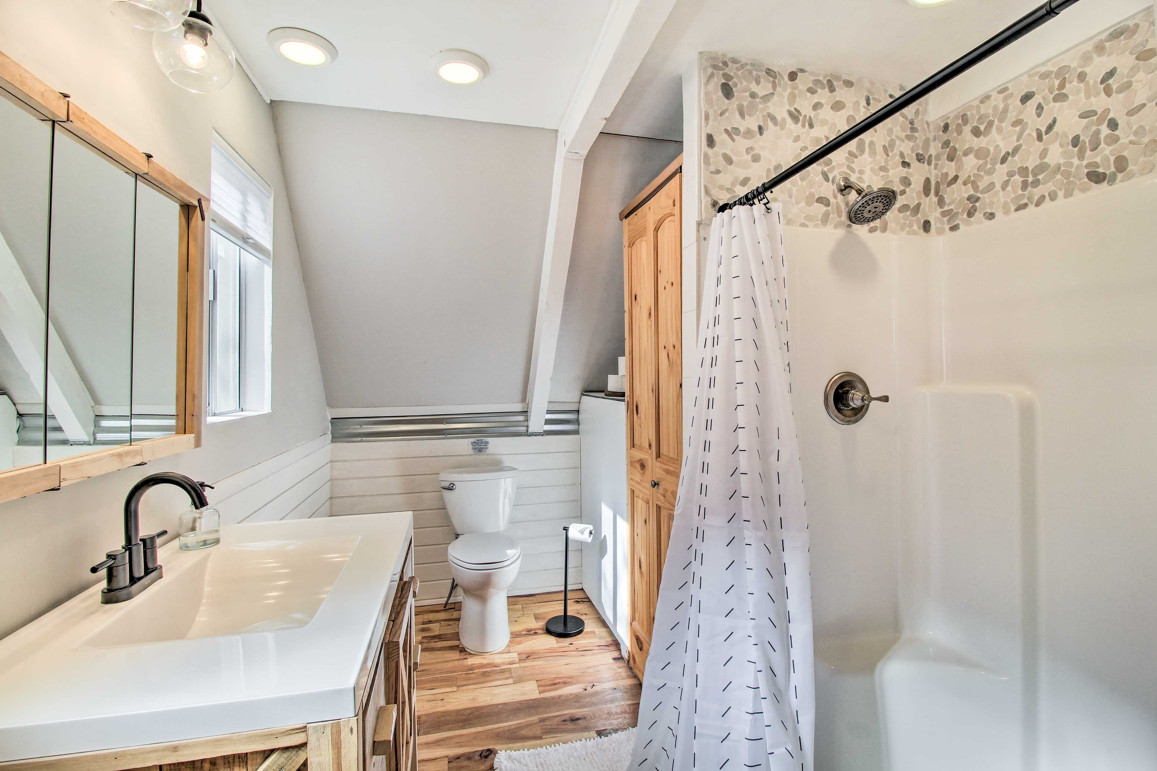 Full Bathroom | Complimentary Toiletries | Hair Dryer | Linens & Towels