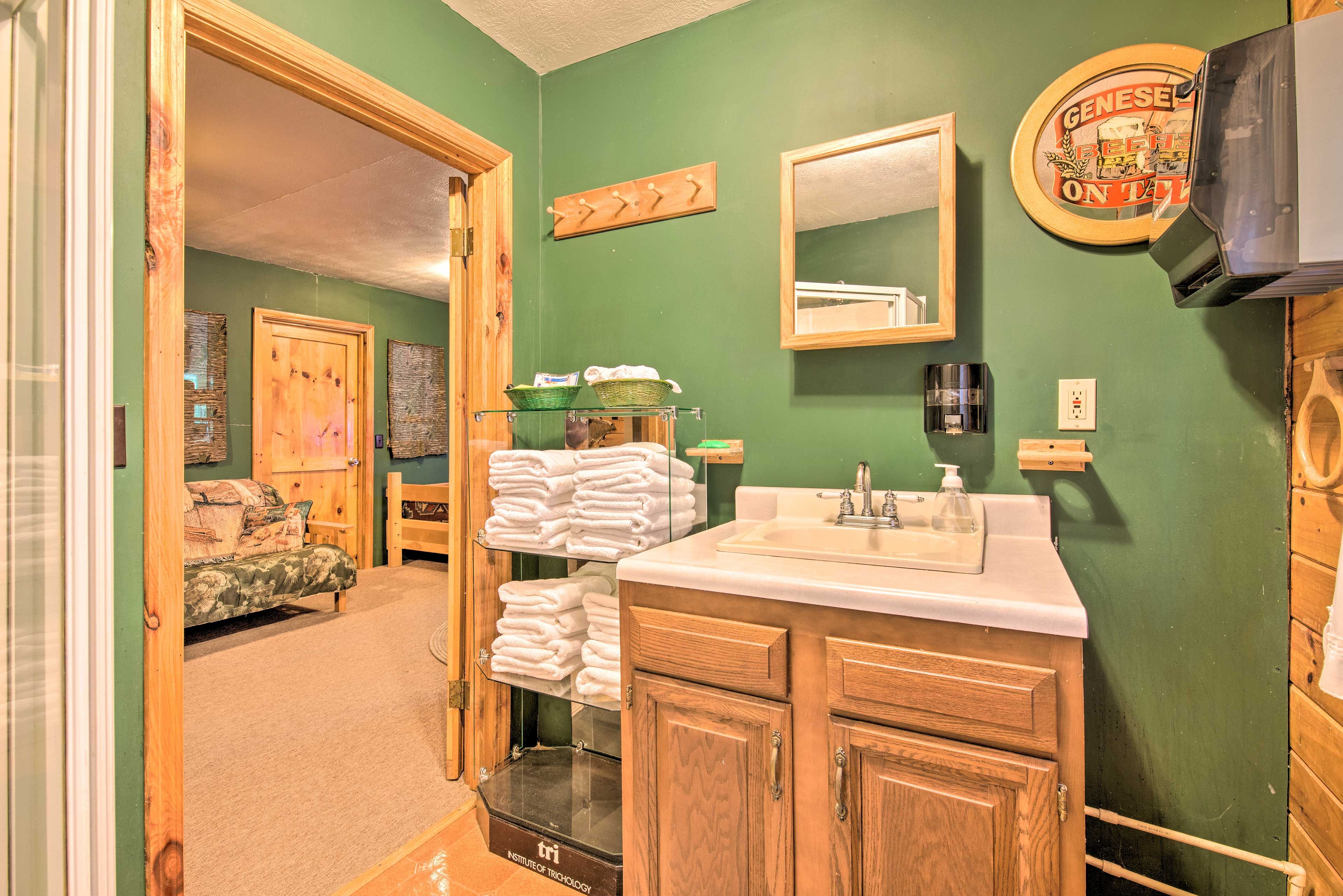 En-Suite Bathroom (Seasonal) | 1st Floor | Complimentary Toiletries