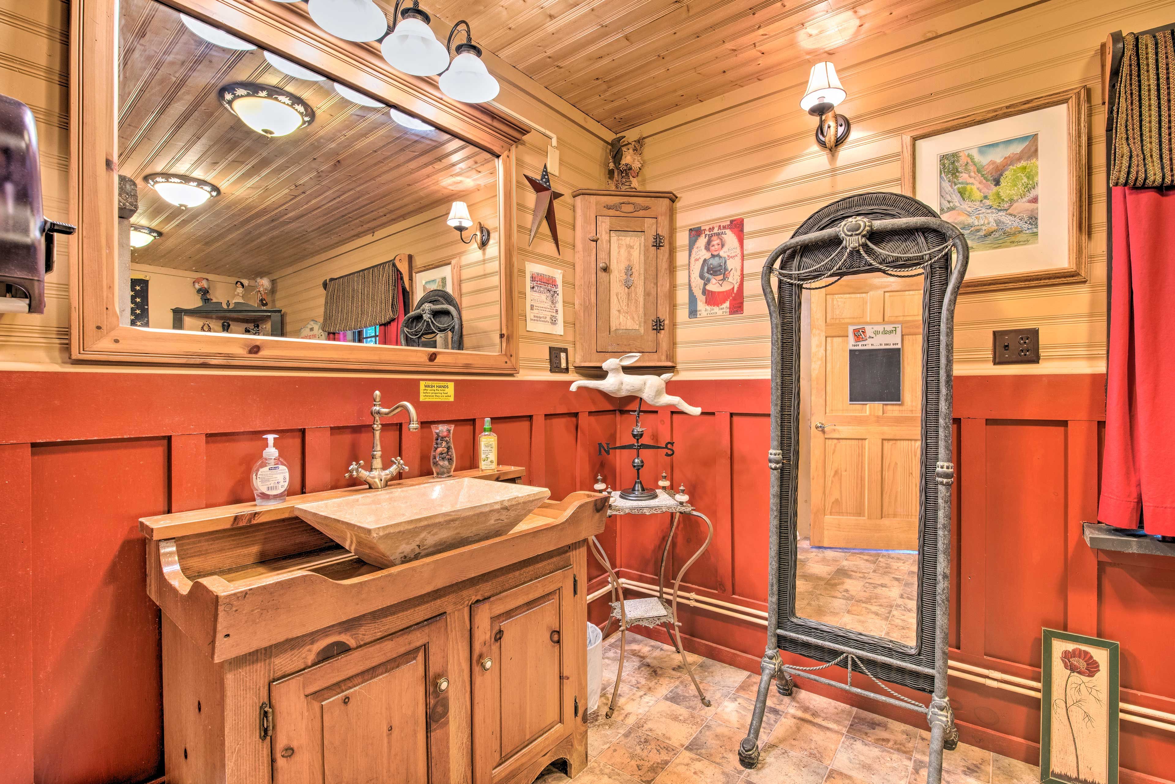 Half Bathroom | 1st Floor