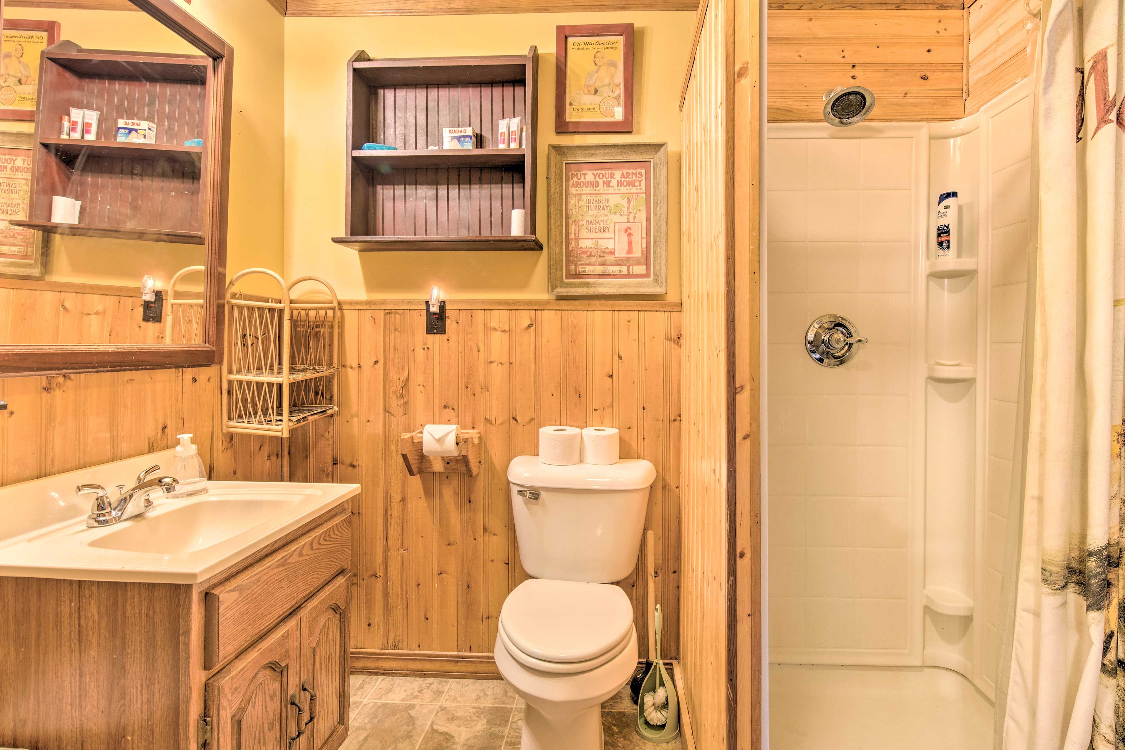 Full Bathroom | 2nd Floor