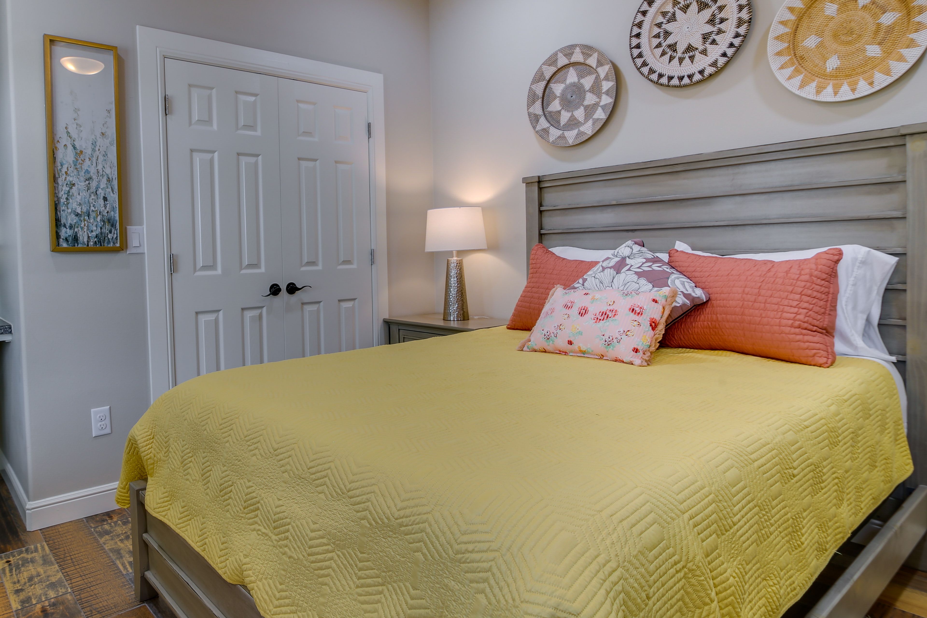 Bedroom | Queen Bed