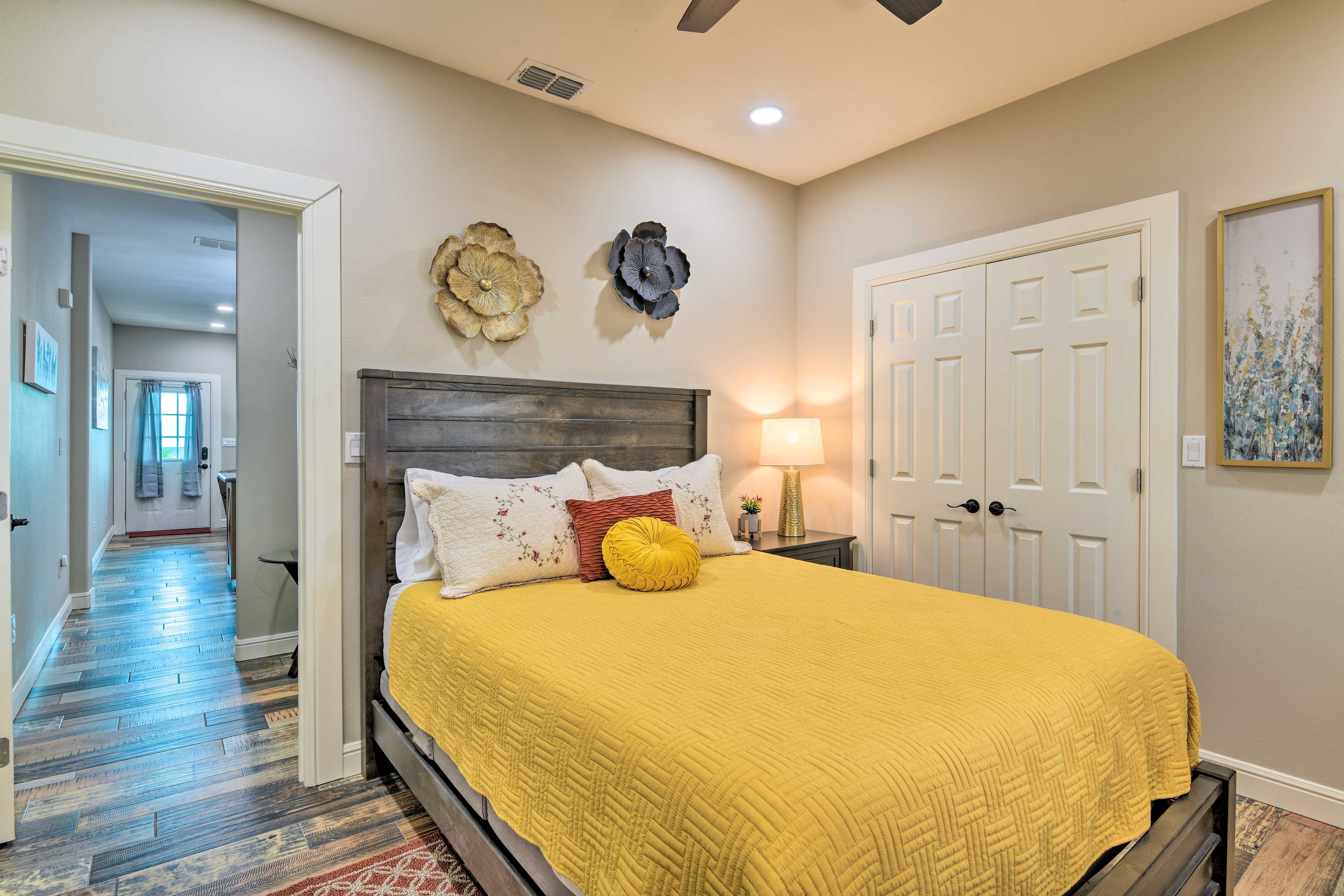 Bedroom | Queen Bed | Linens & Towels | WFH Desk