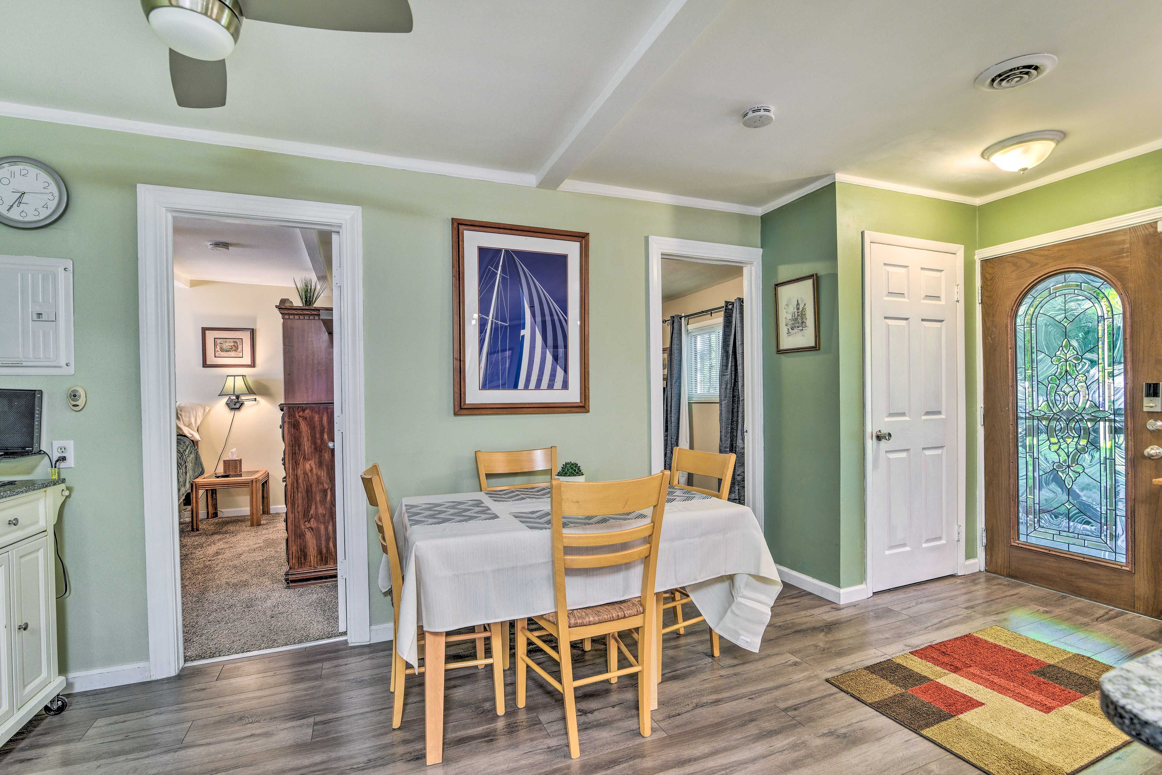 Dining Area | Dishware & Flatware Provided