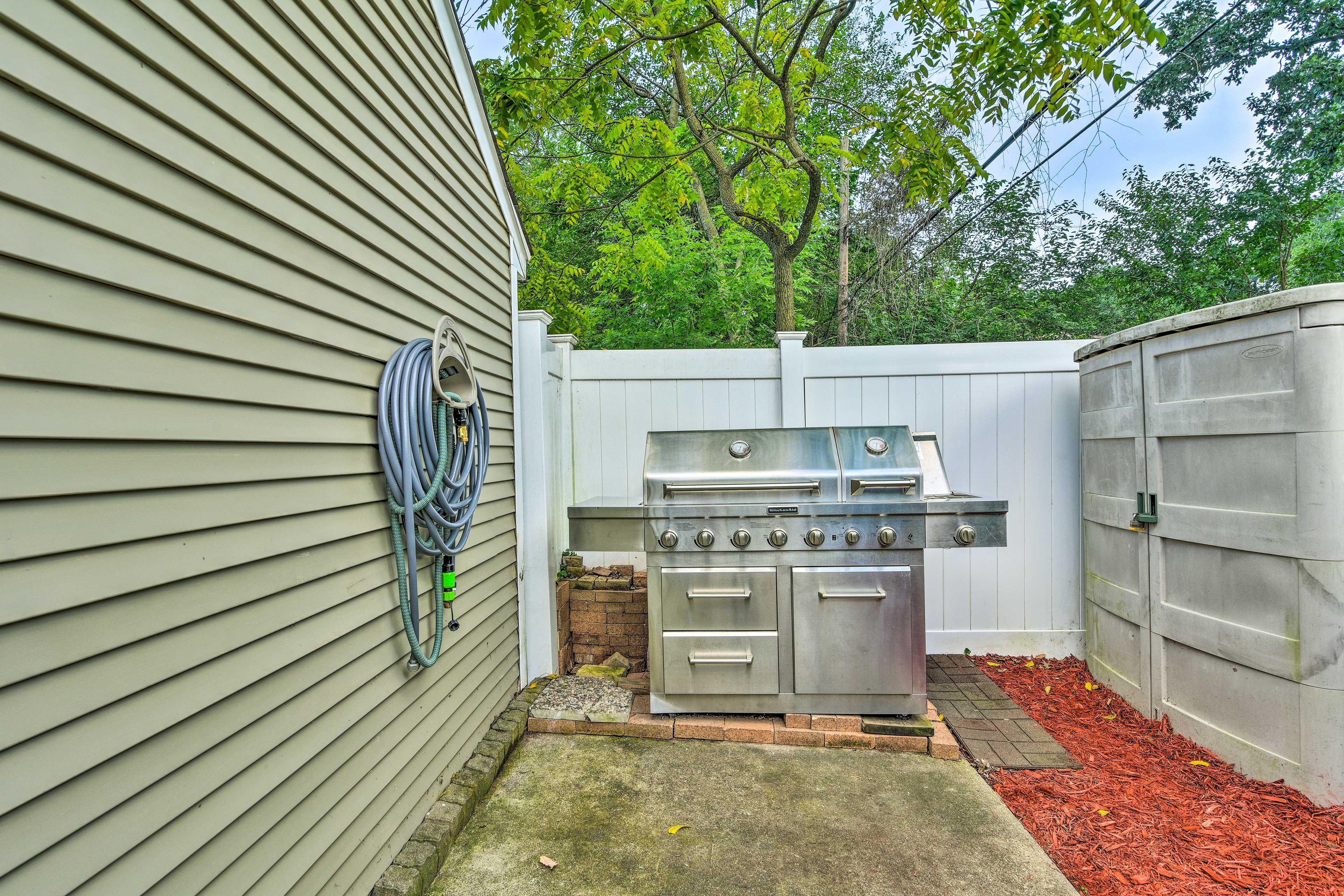 Private Yard | Gas Grill