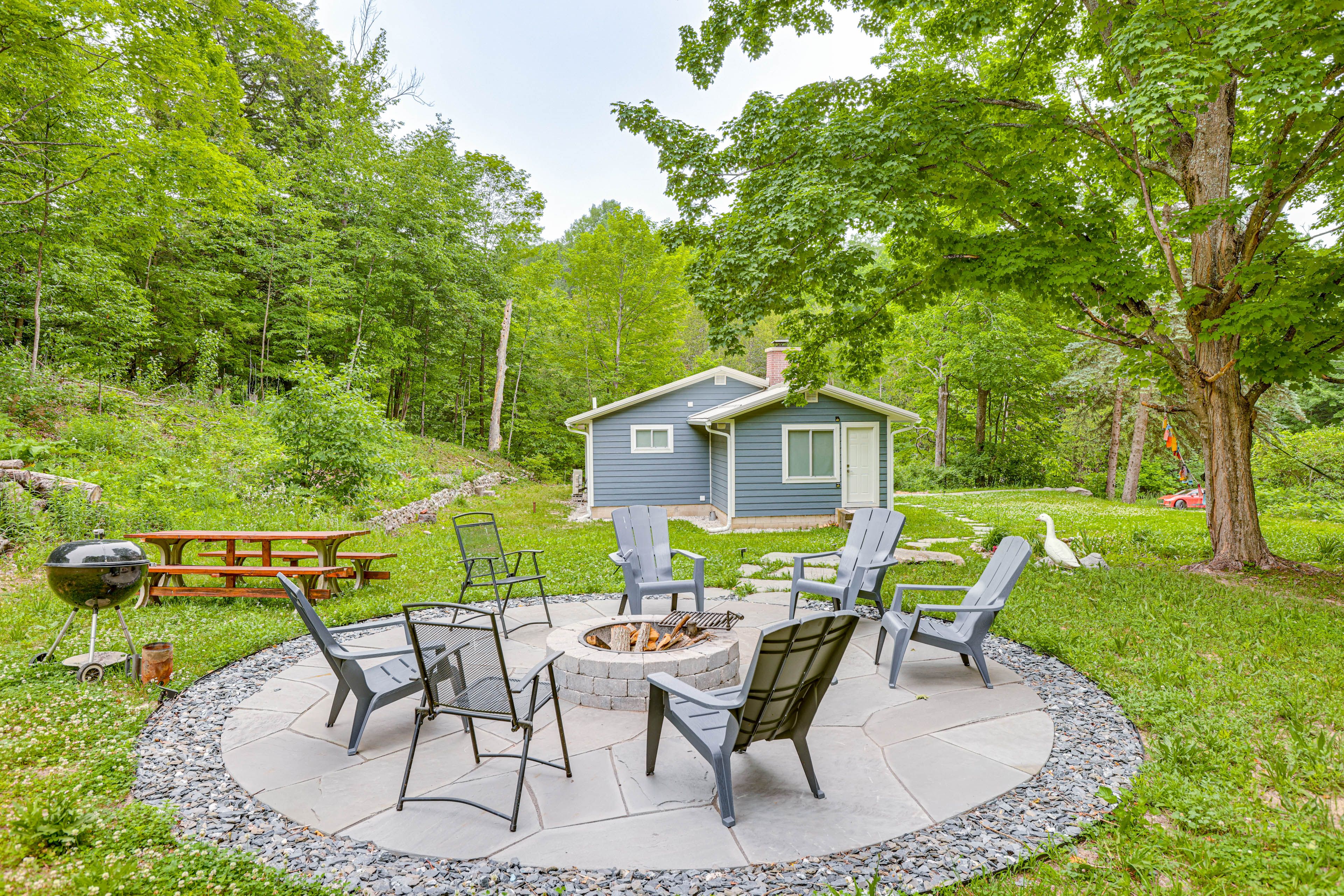 Home Exterior | Fire Pit | Charcoal Grill