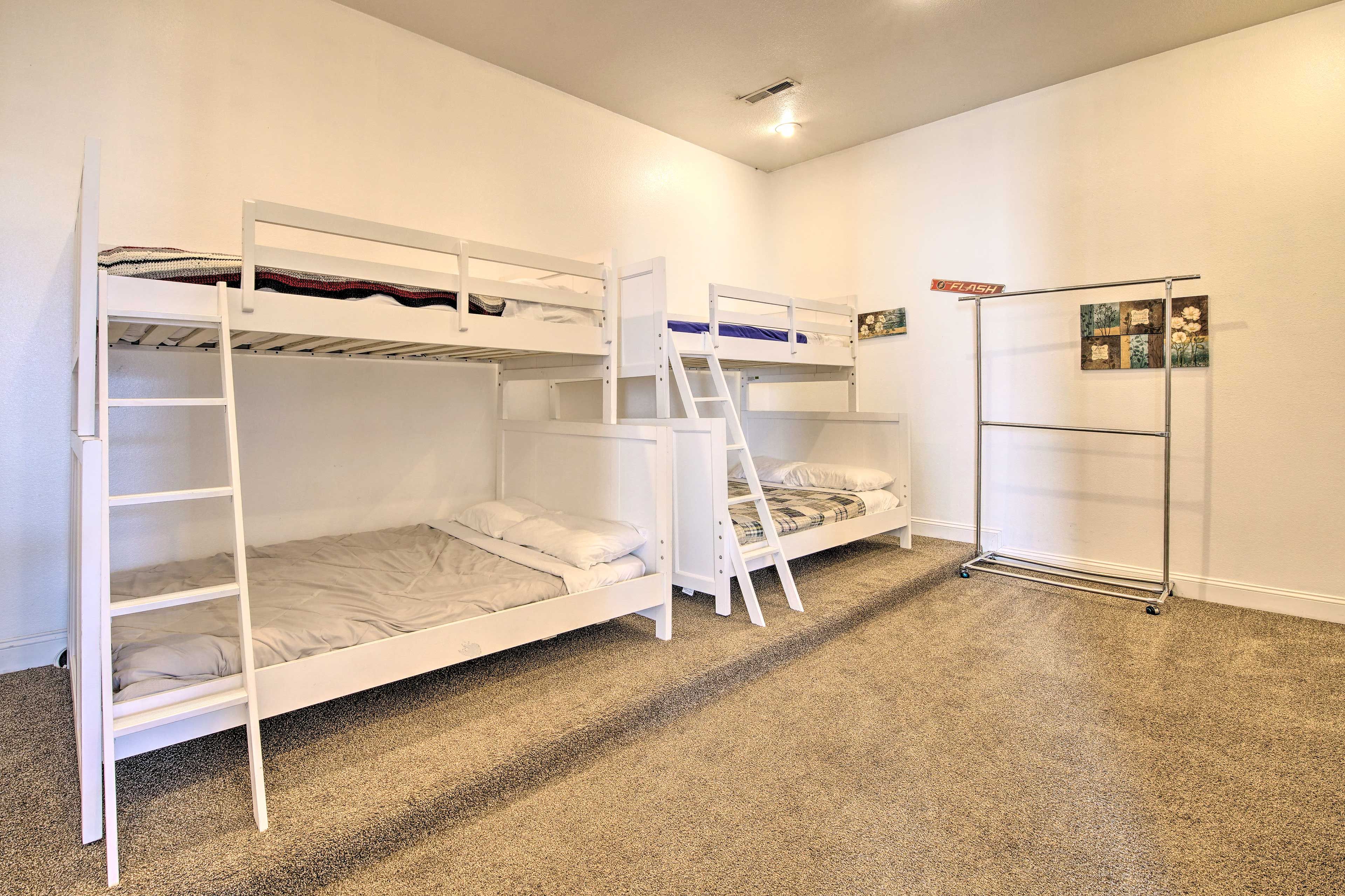 Bedroom 4 | 2 Twin/Full Bunk Beds | Smart TV w/ Cable