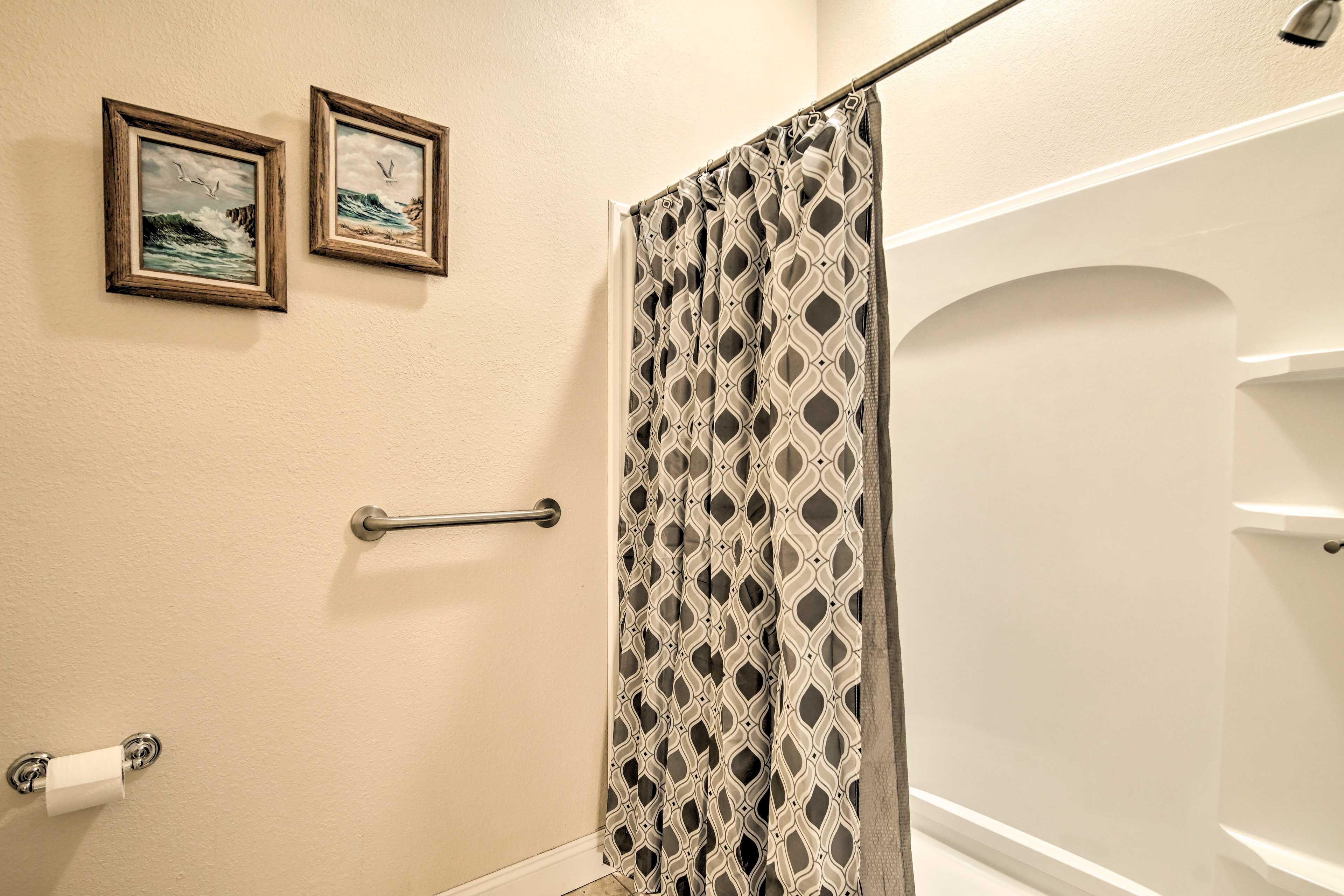 Full Bathroom | Shower & Bathtub