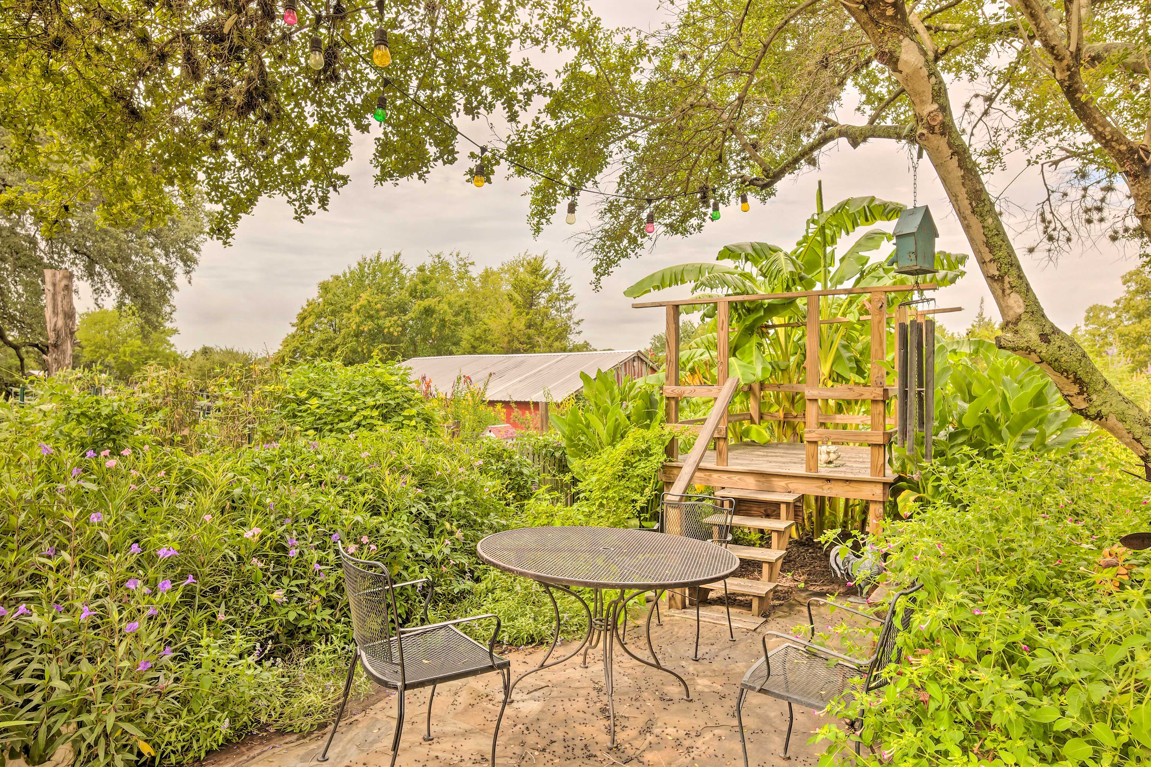 Private Backyard | Playground | Outdoor Dining Tables