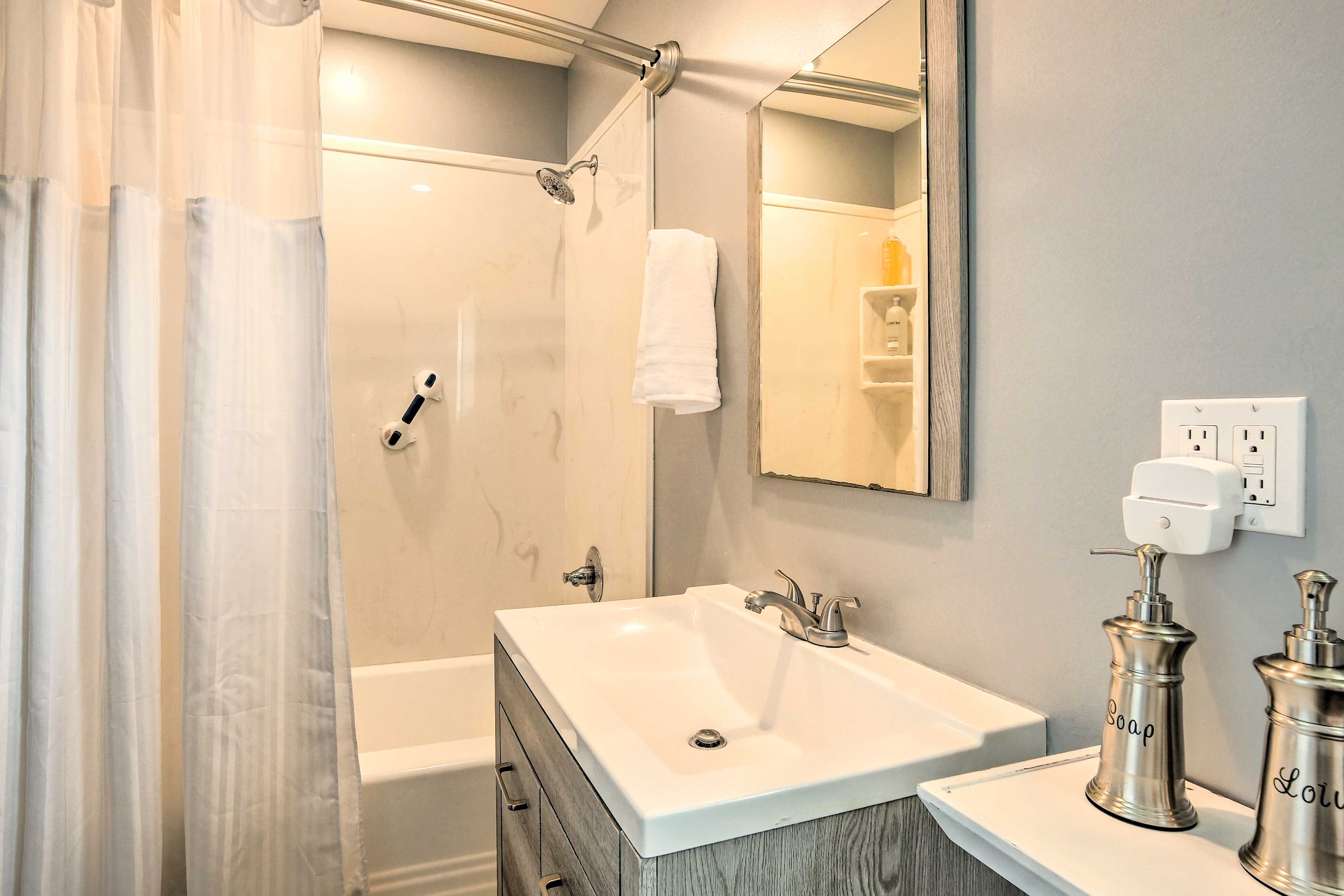 En-Suite Bathroom | Towels Provided