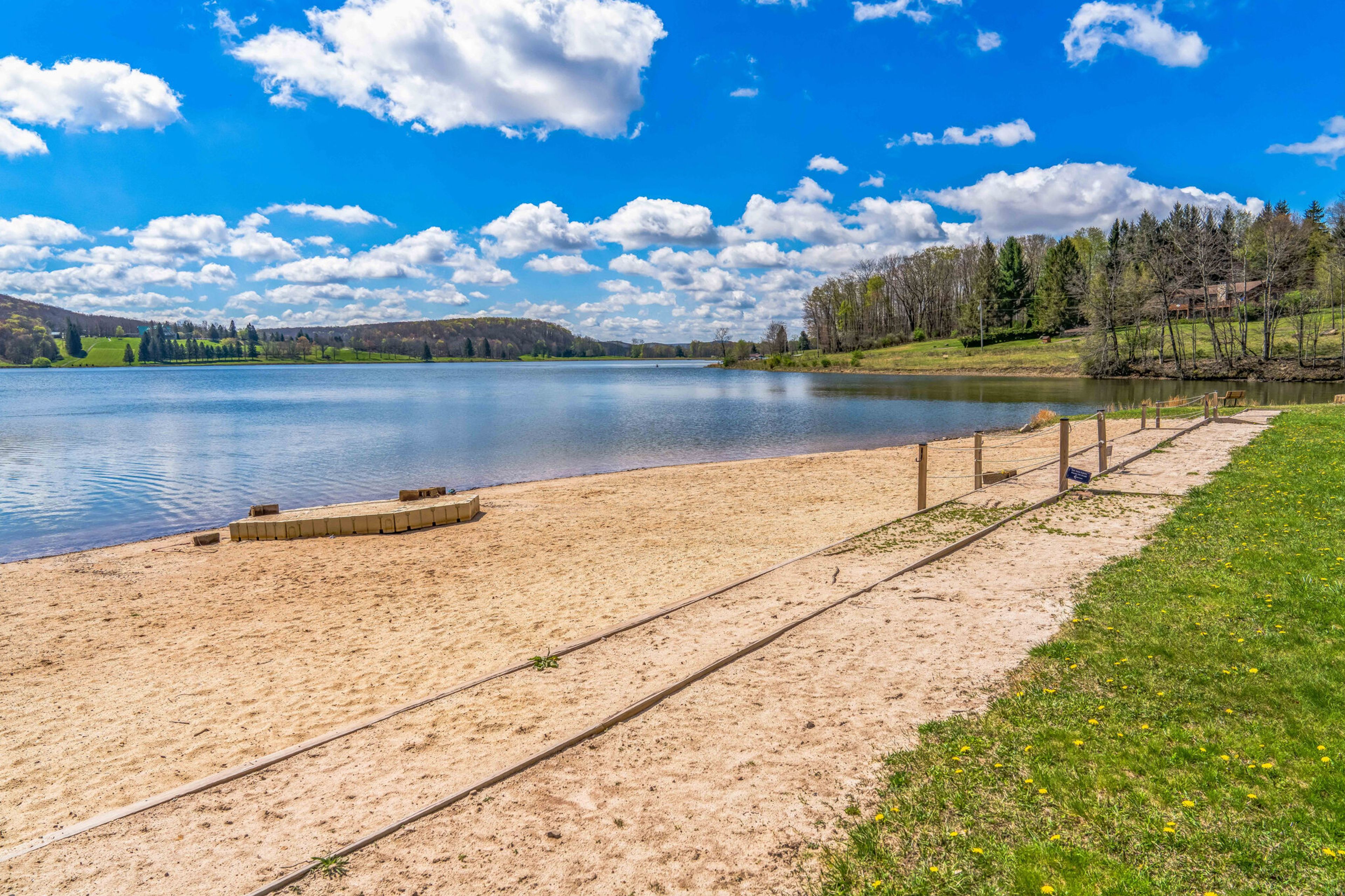 Community Amenities | Beach | Basketball Court | Pickleball Court | Fishing