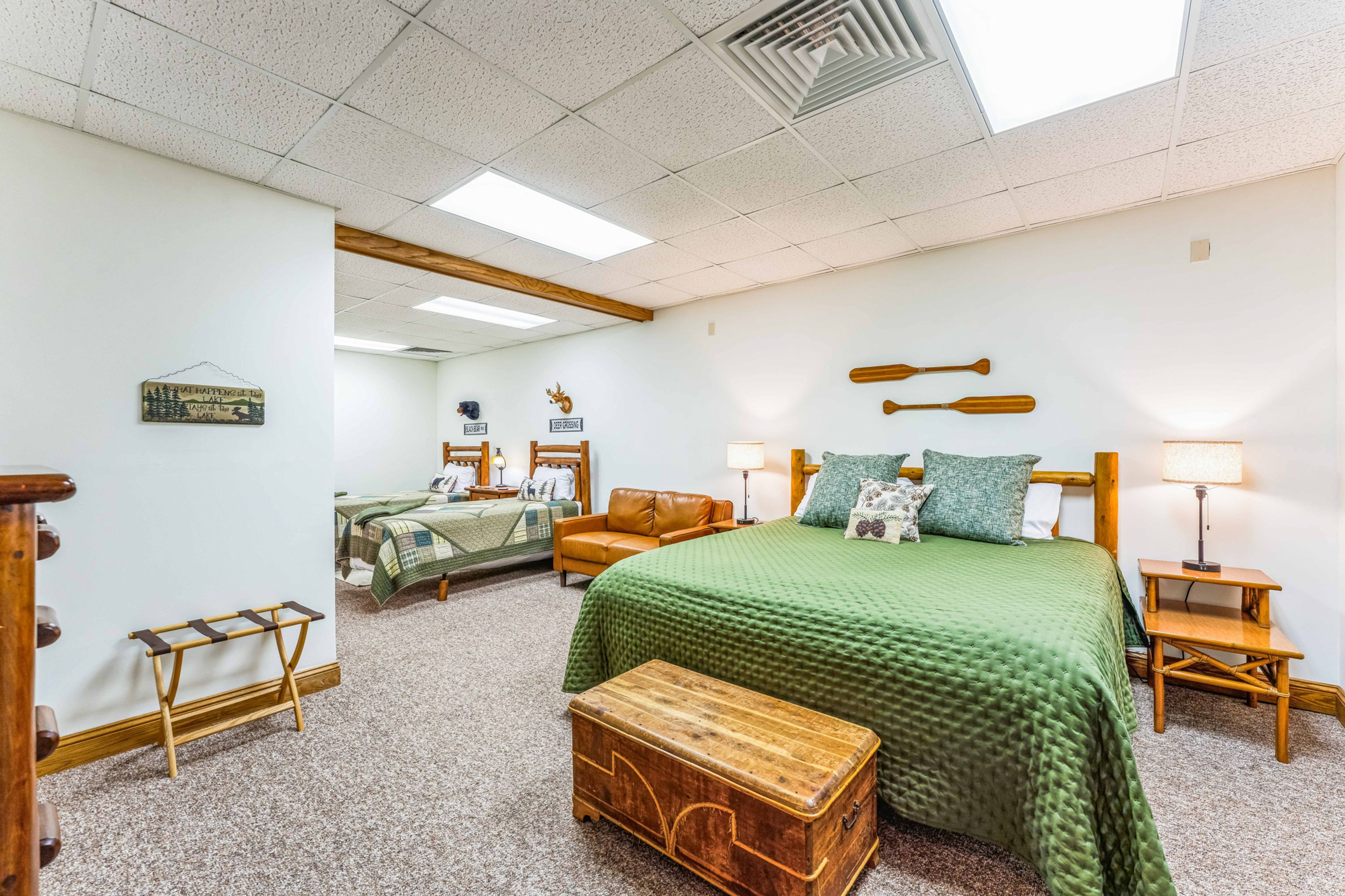 Basement | King Bed | 2 Twin Beds