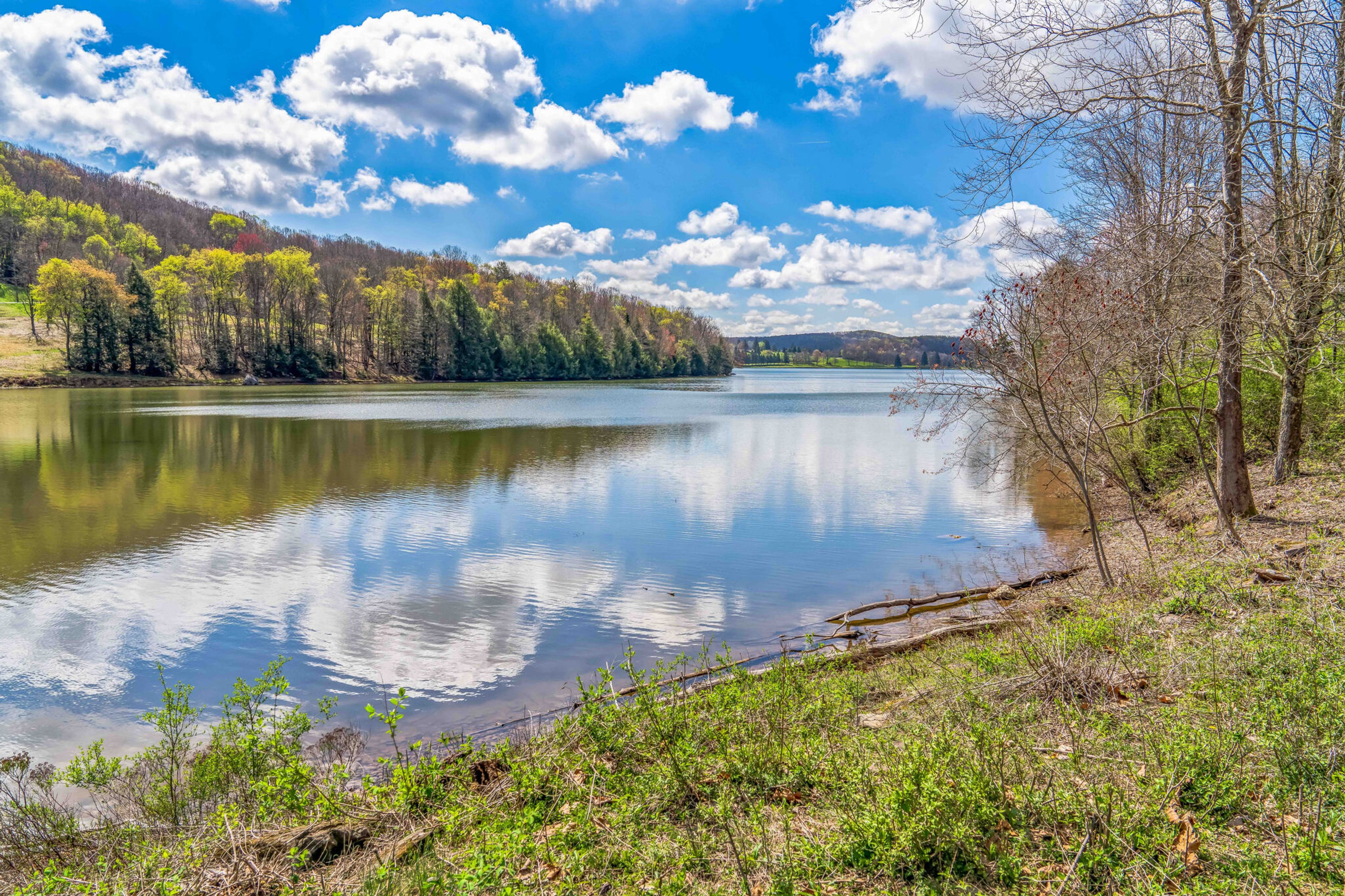 Outdoor Space | Kayak Rentals | Alpine Lake Access