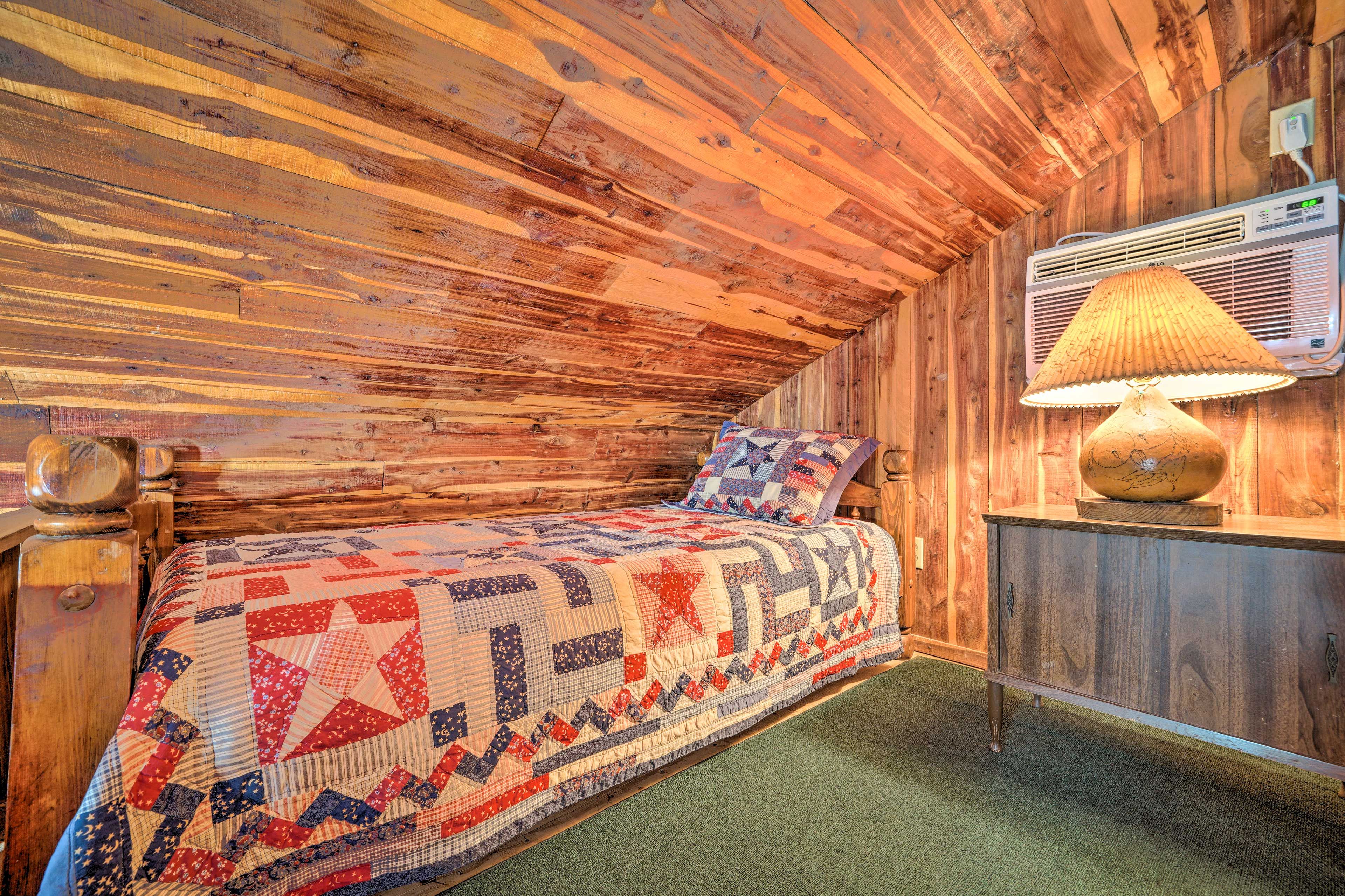 Loft | 2 Twin Beds | Wall A/C Unit | Electric Heating