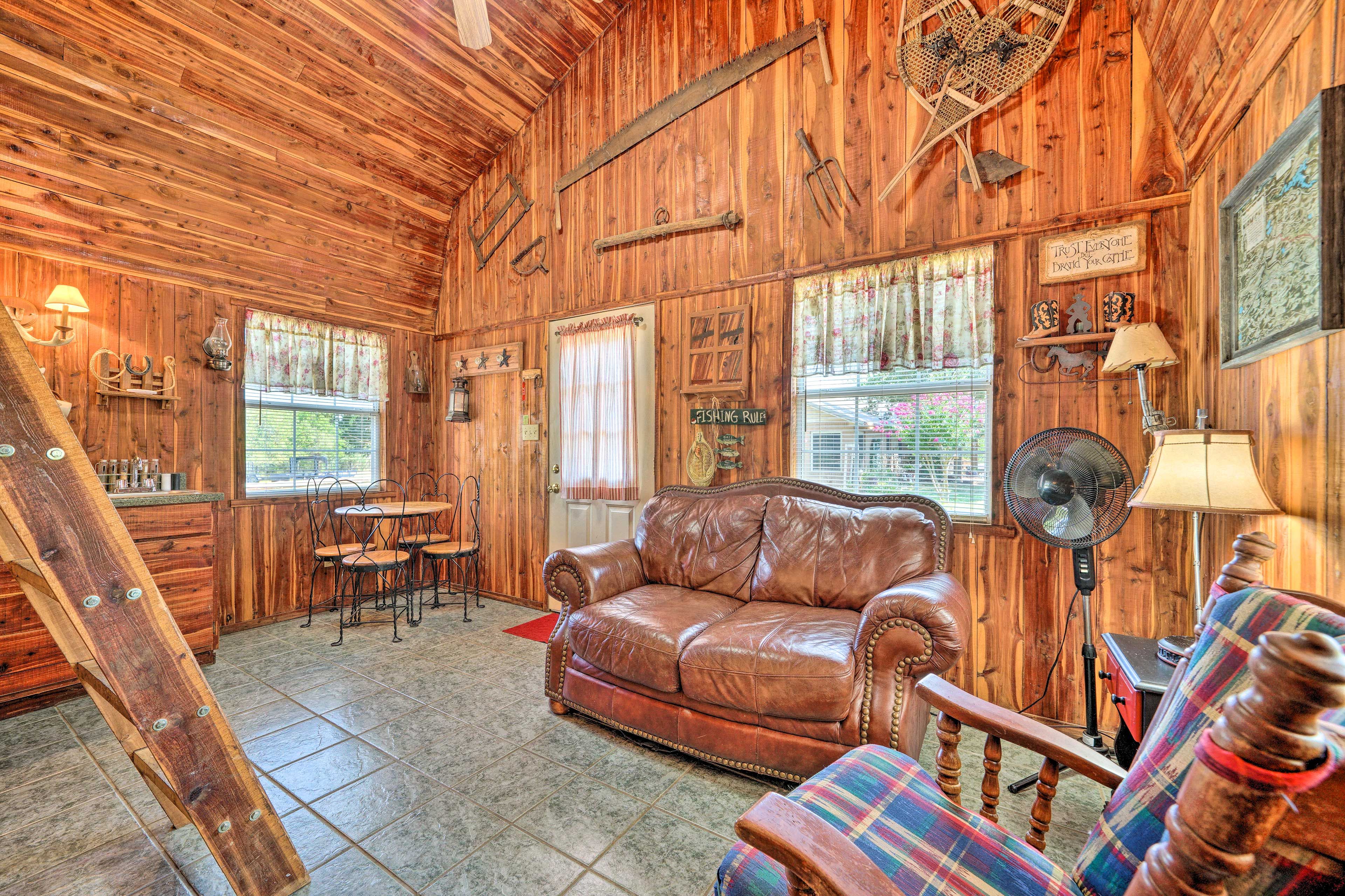 Living Area | Flat-Screen TV | DVD Player