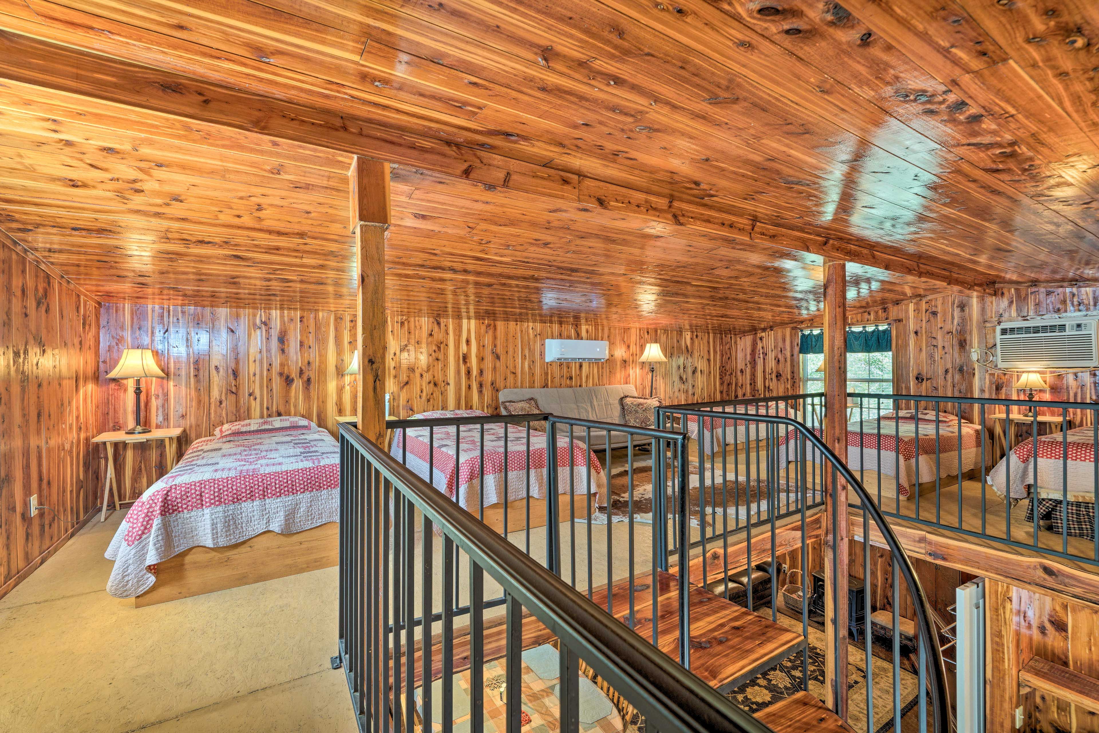 Loft | Queen Bed | 4 Twin Beds | Futon | Linens Provided