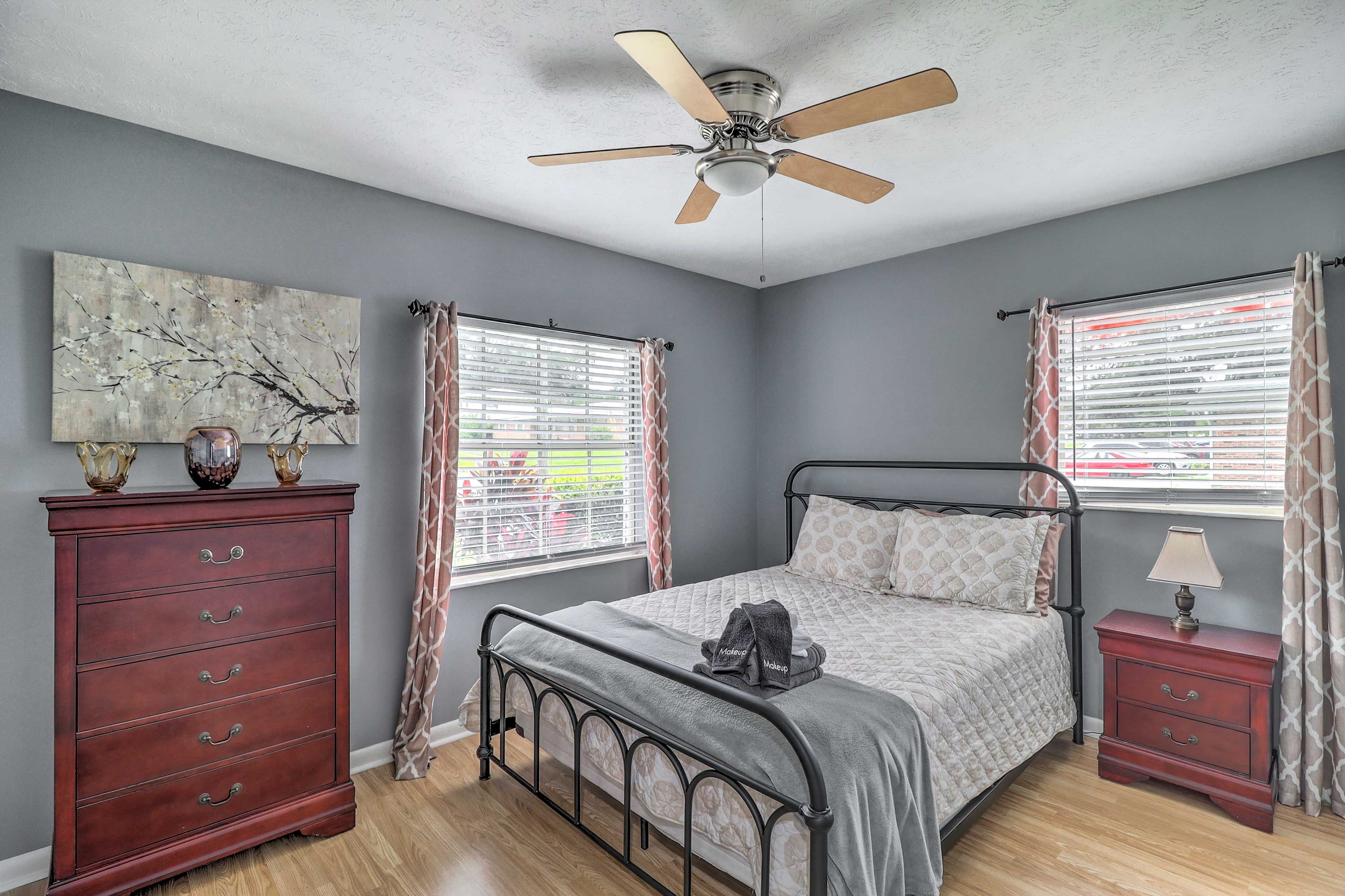 Bedroom 2 | Queen Bed