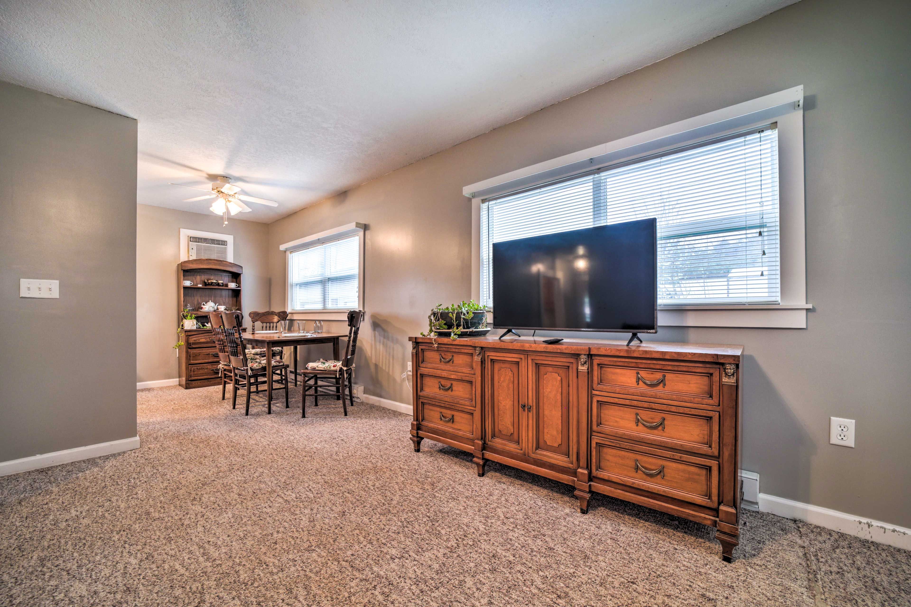 Living Room | Smart TV | Window A/C
