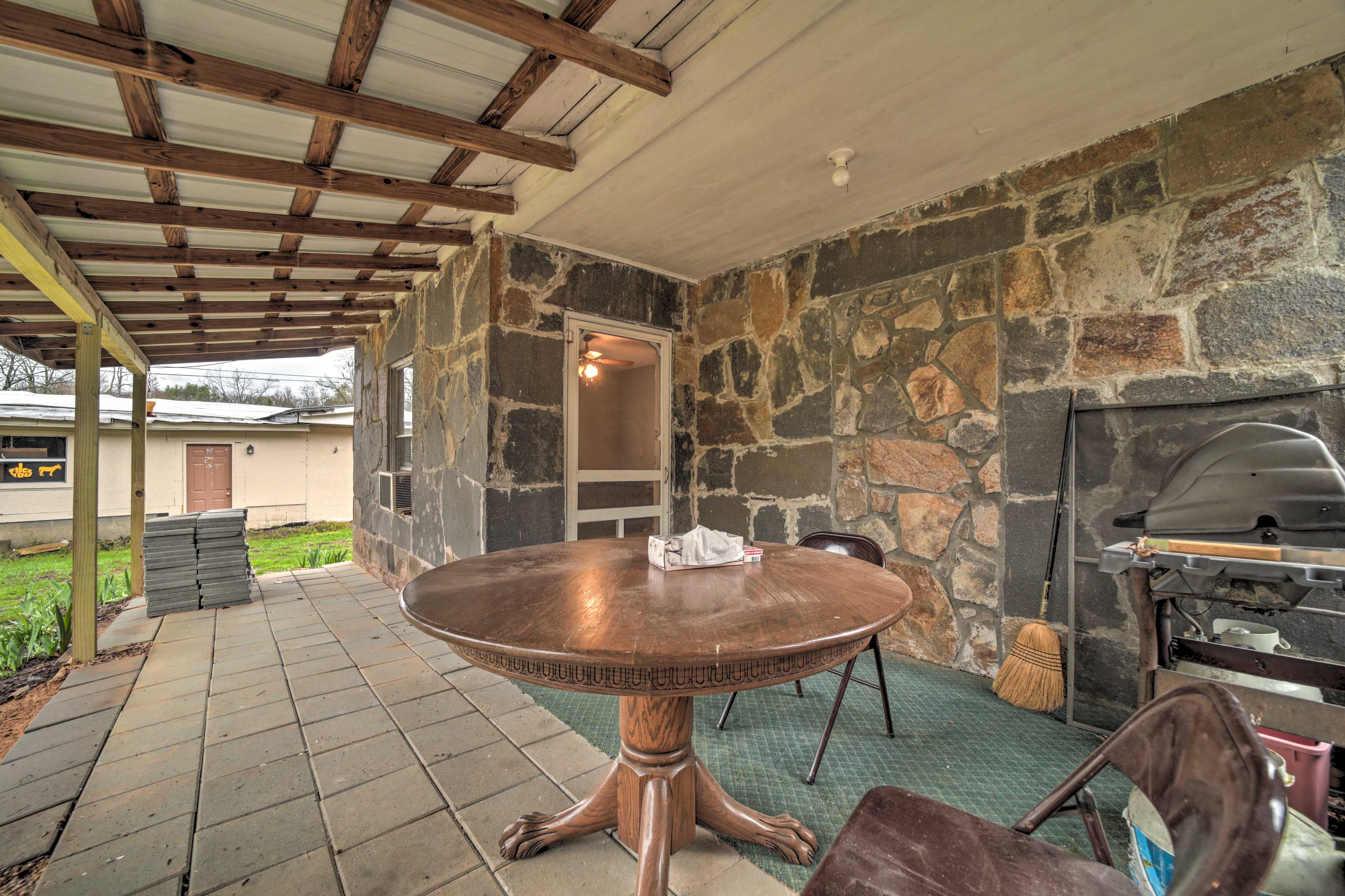 Covered Patio | Gas Grill