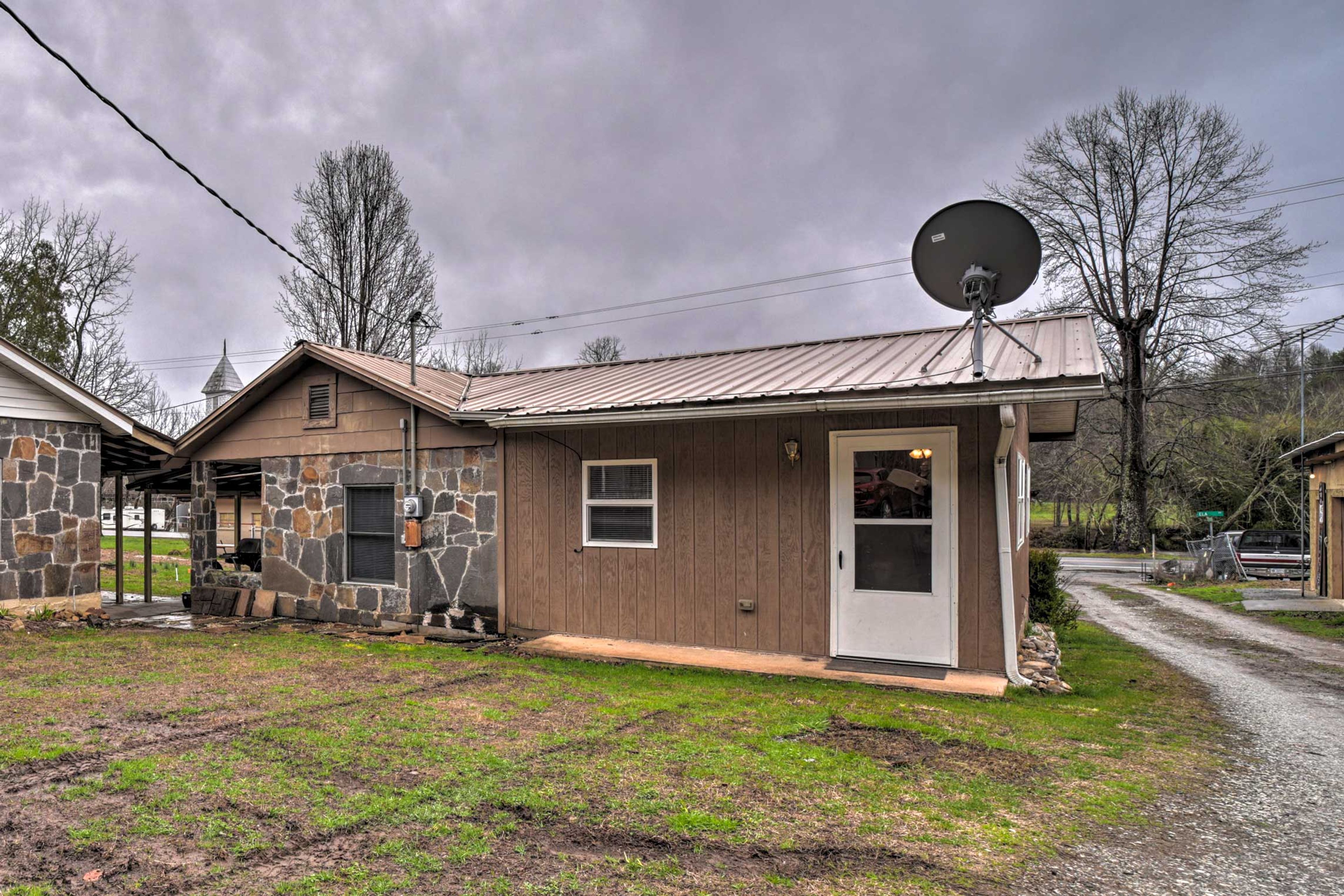 Exterior | 5 Mi to Bryson City