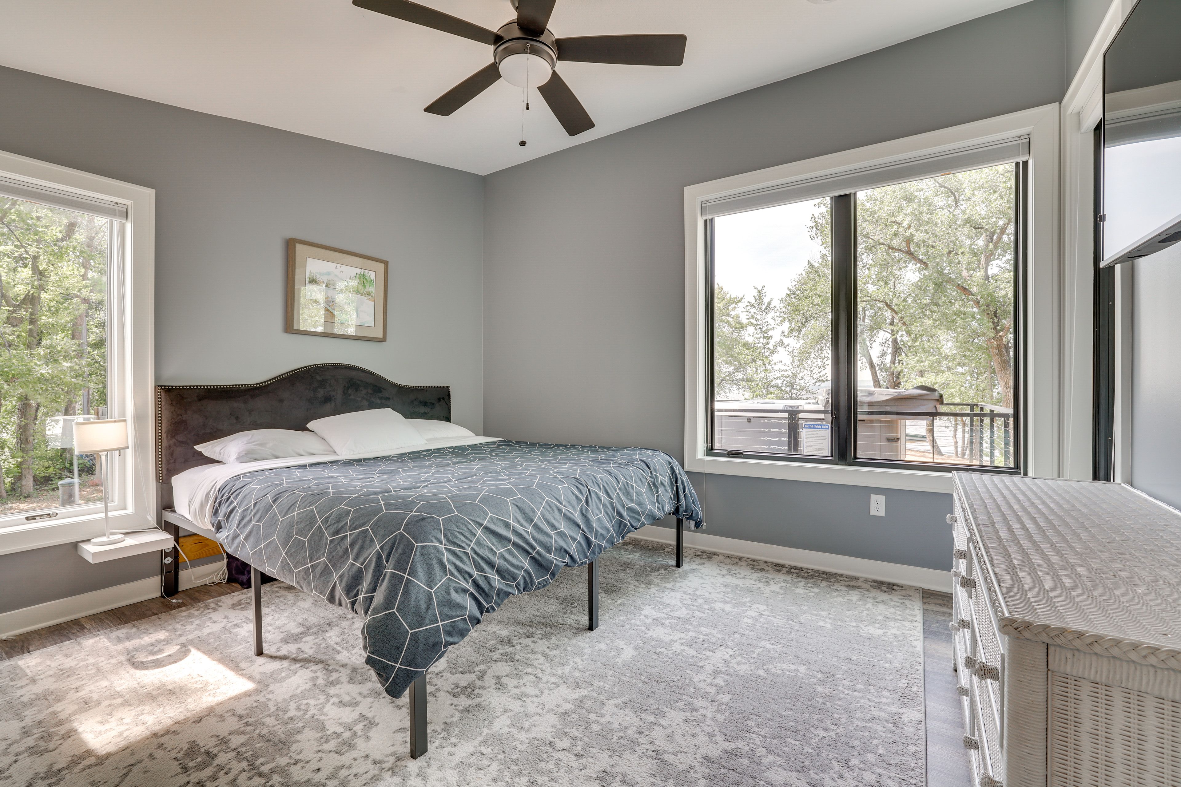 Bedroom 1 | King Bed | Linens Provided