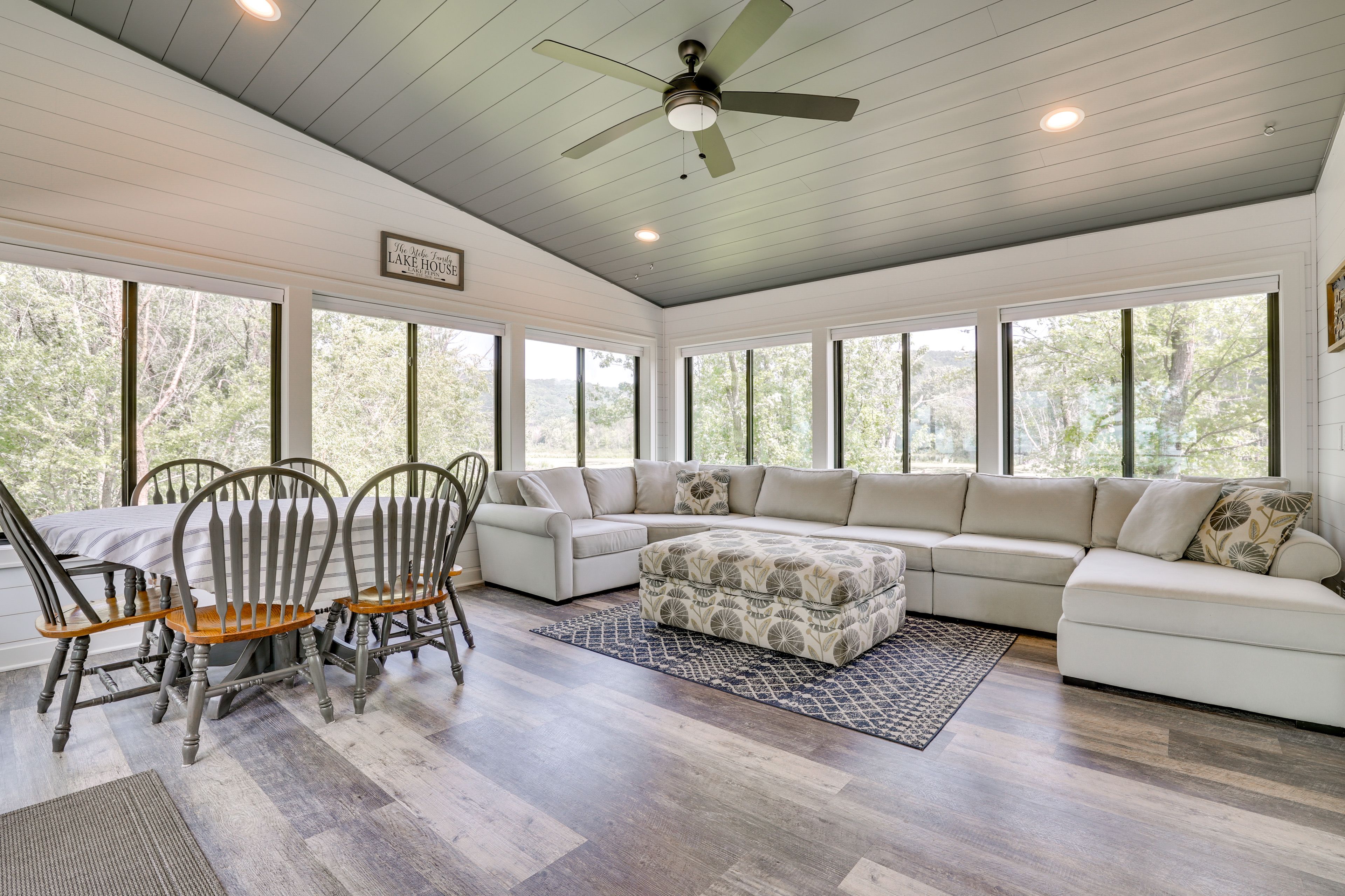 Sunroom | Smart TV | Board Games | Dining Area