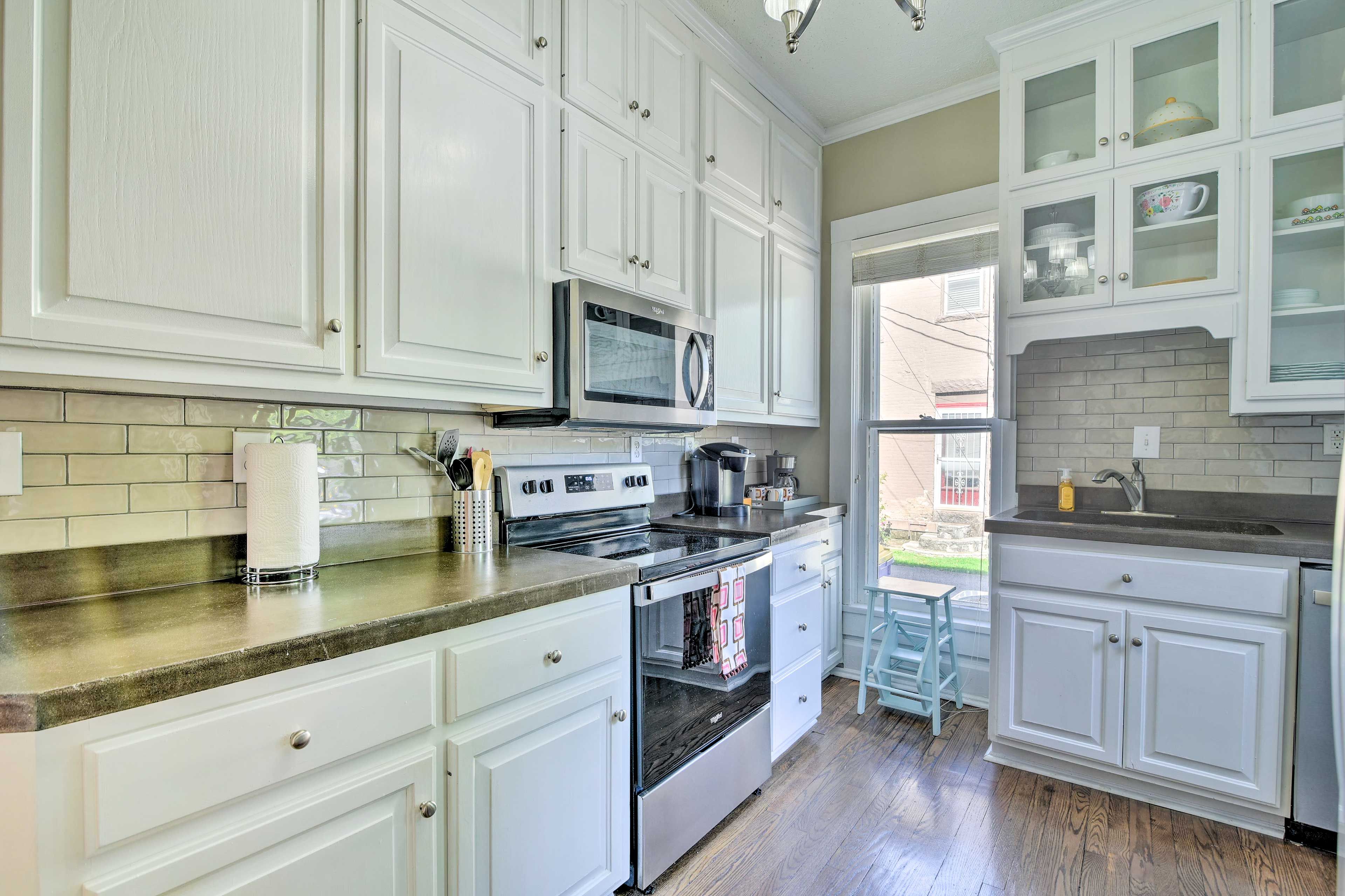 Kitchen | Main Level | Toaster | Complimentary Spices