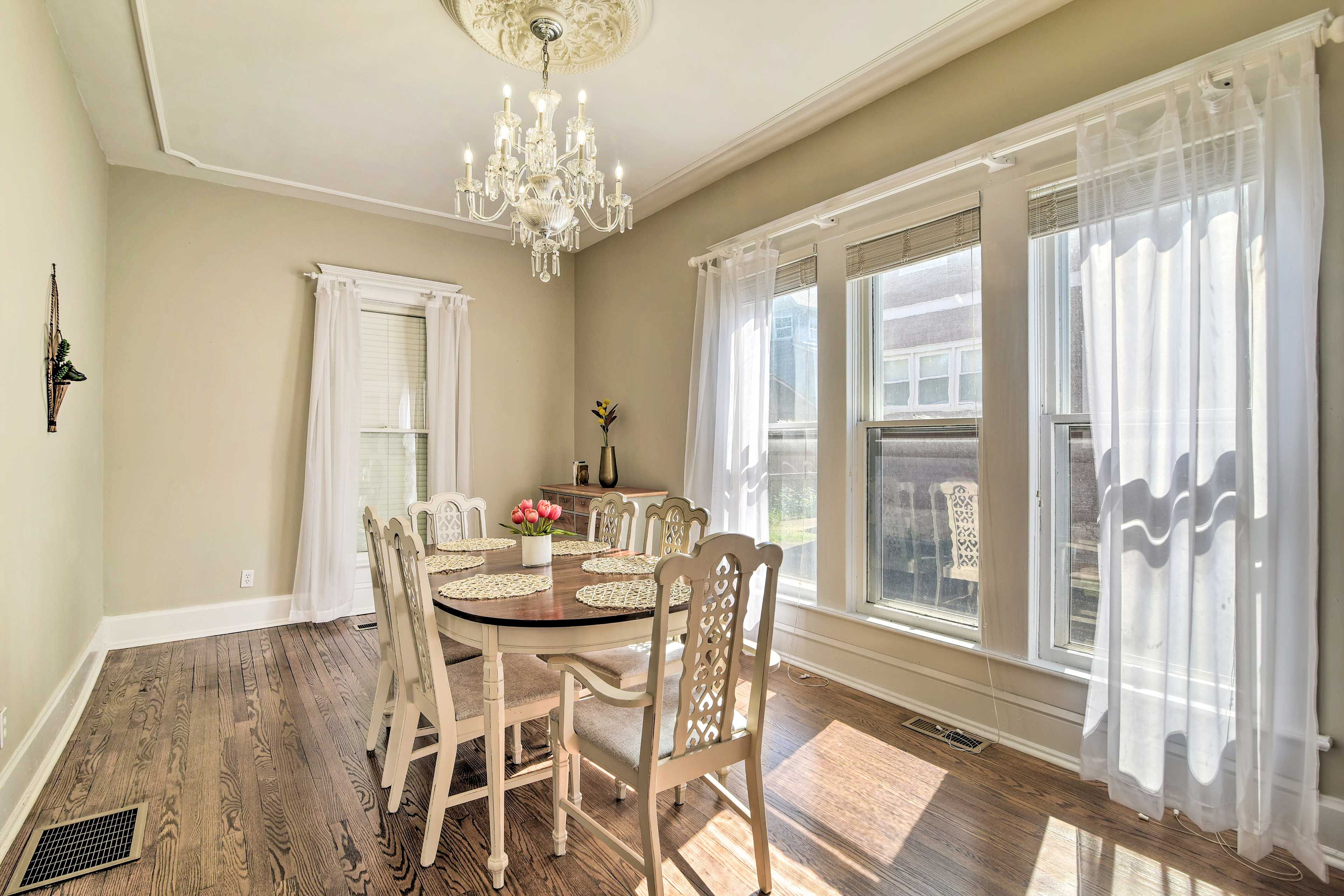 Dining Room | Main Level | Dishware Provided