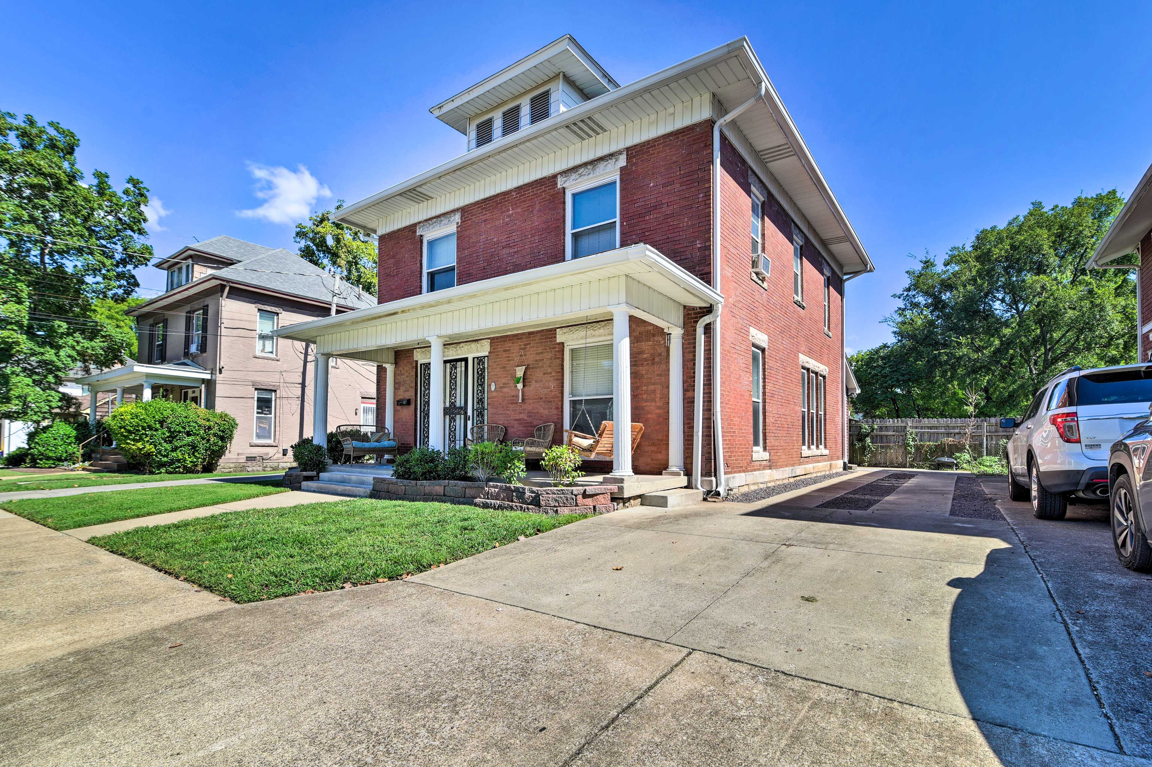 Bowling Green Vacation Rental | 2,200 Sq Ft | 4BR | 2BA | Stairs Required