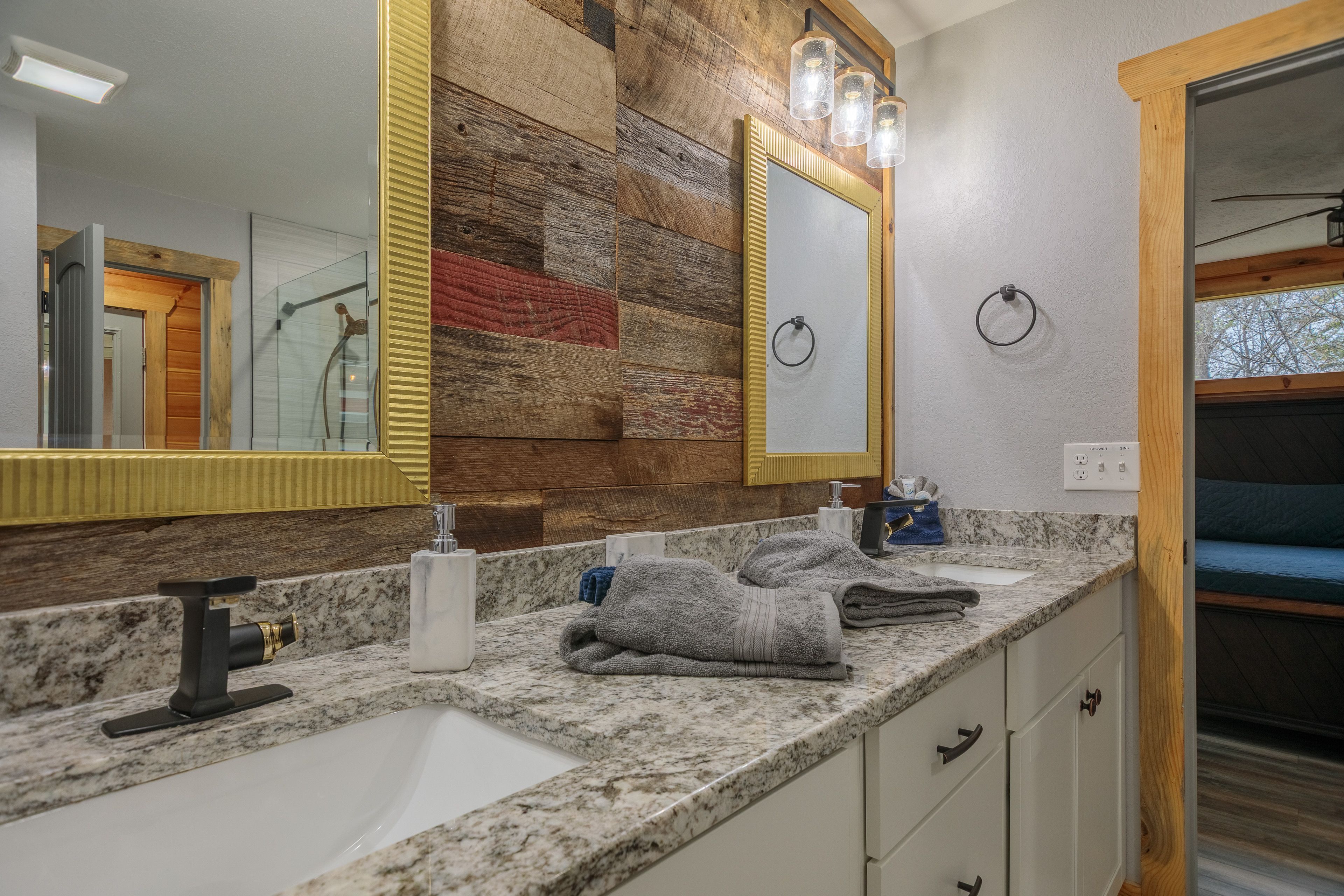 Full En-Suite Bathroom | Complimentary Toiletries | Walk-In Shower