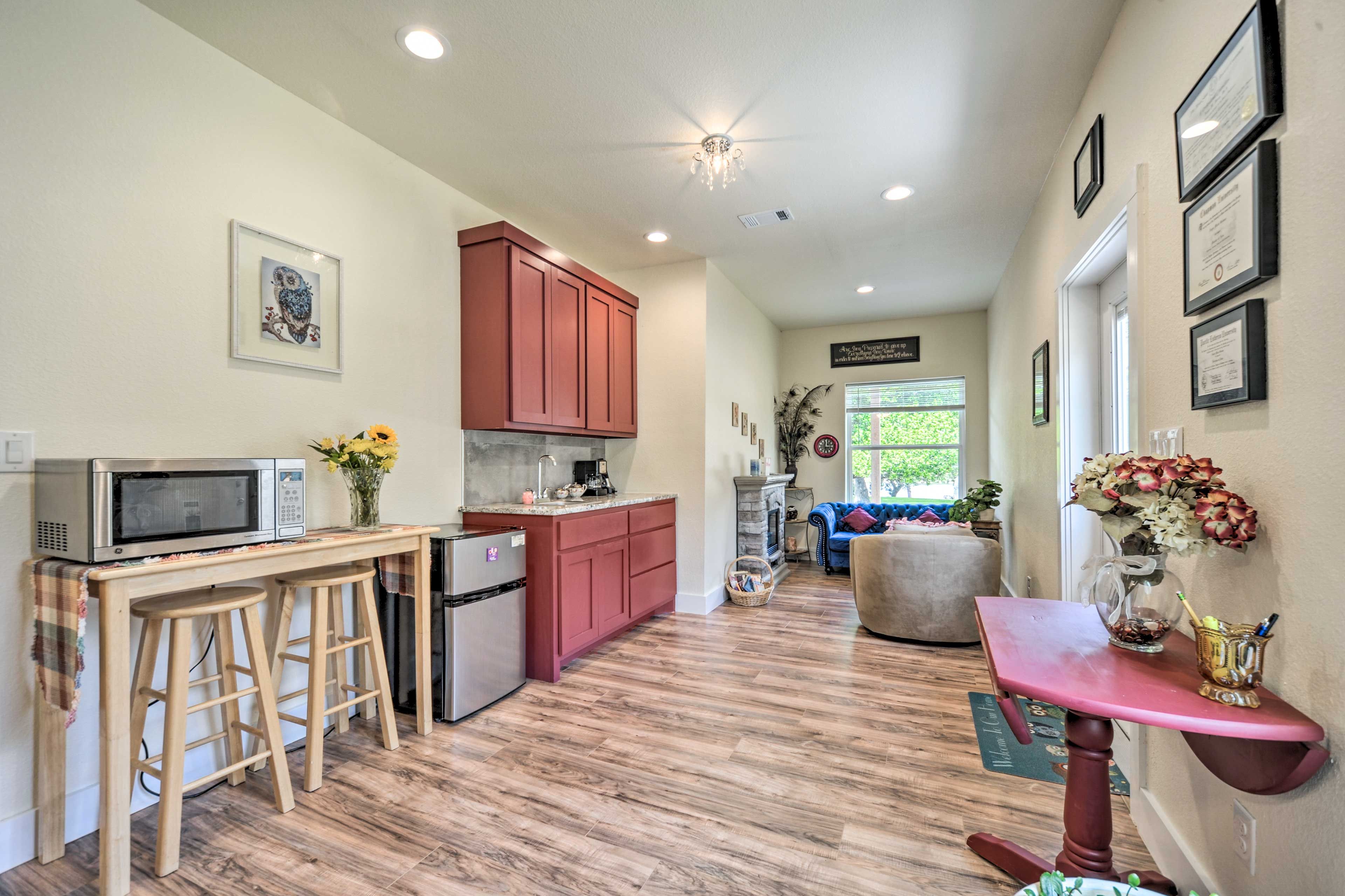 Cottonwood Shores Vacation Rental | Studio | 1BA | 500 Sq Ft | Stairs Required