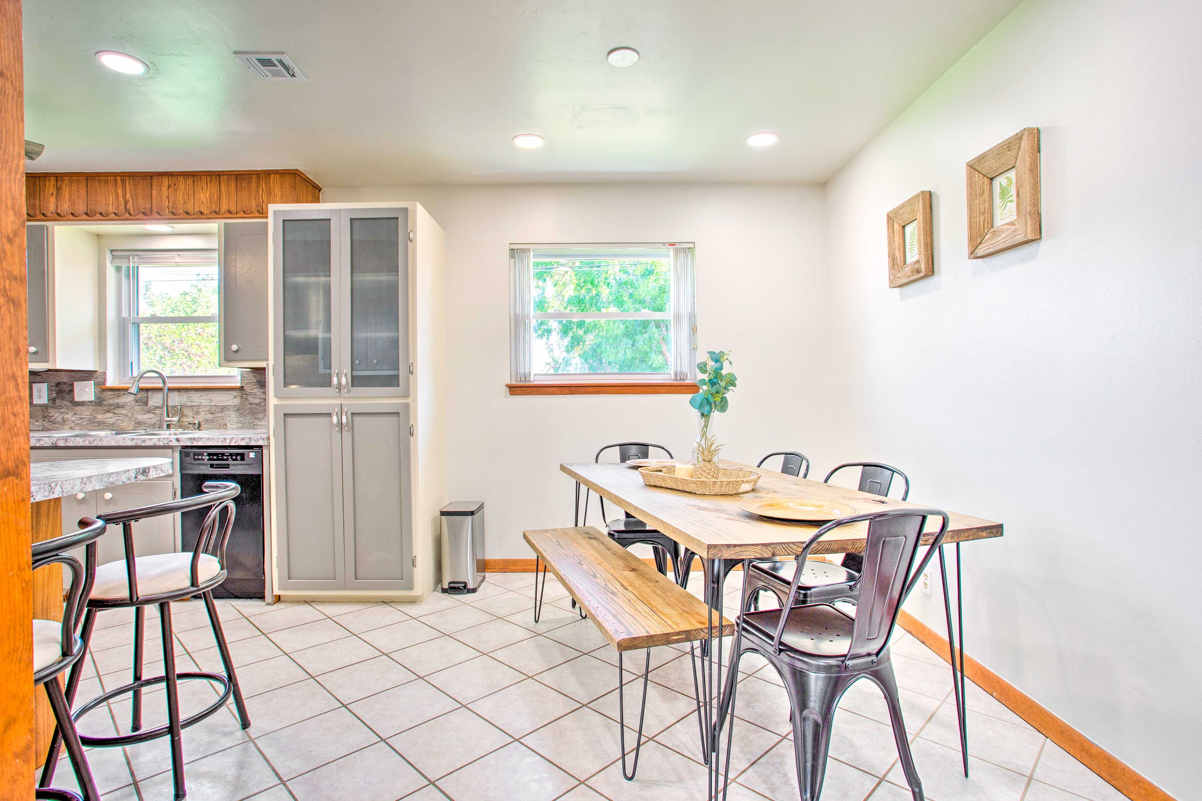 Dining Area | Dining Table | Dishware/Flatware